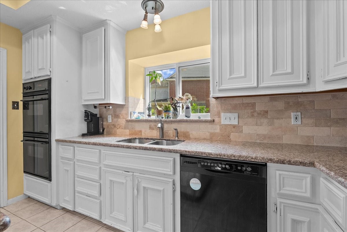 1908 Summer Reef Drive, League City, TX 77573 Double stack oven with gas cooktop.