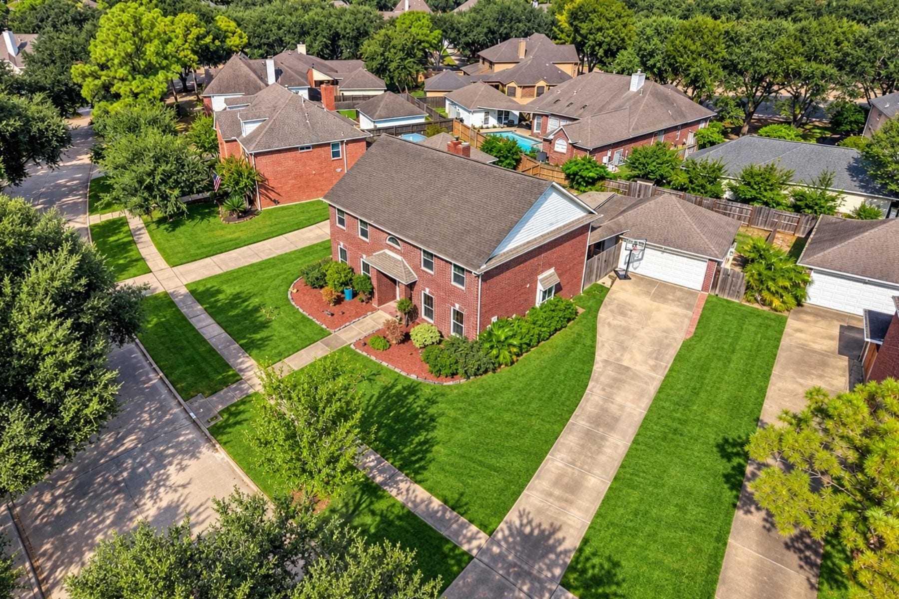 1908 Summer Reef Drive, League City, TX 77573 This home sits on a spacious lot.