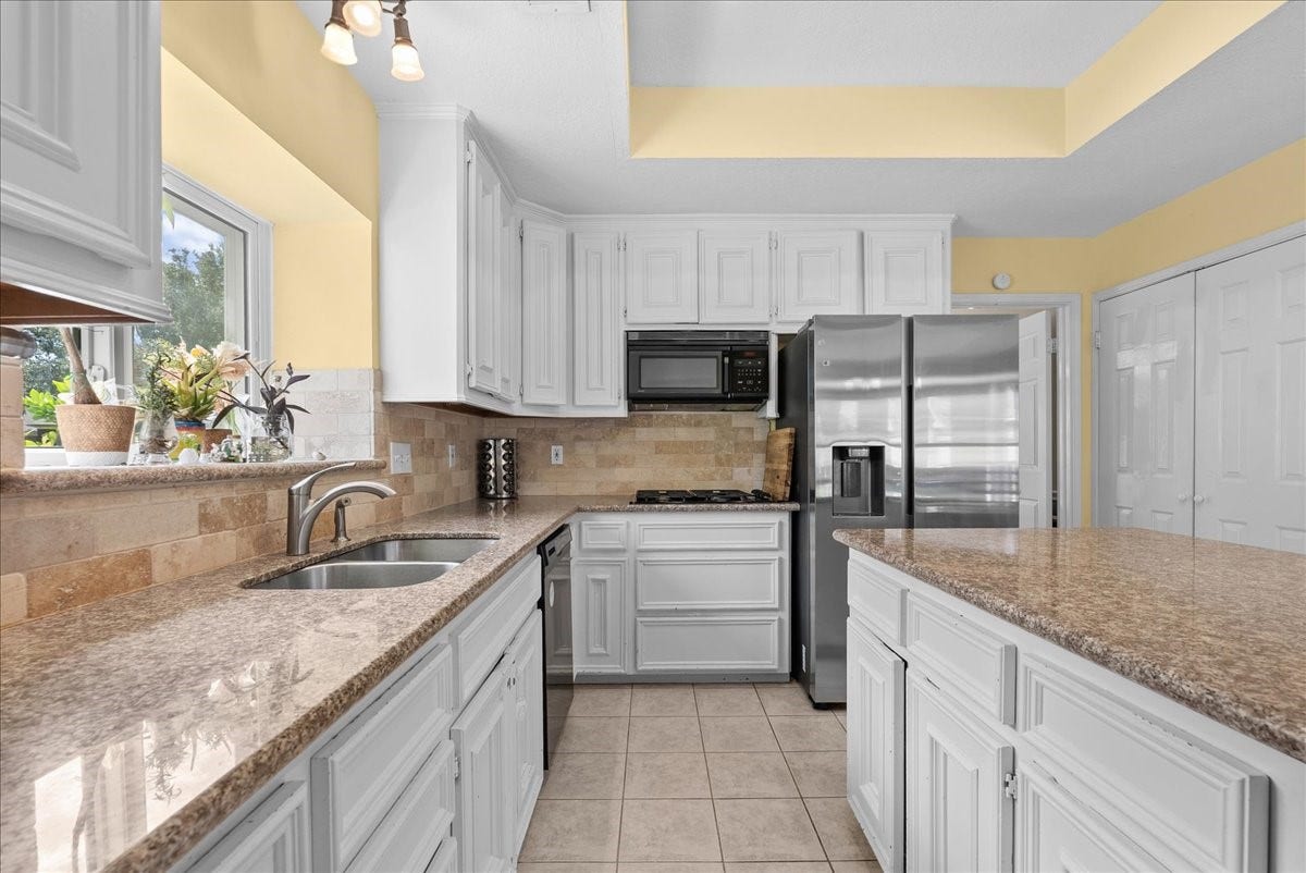 1908 Summer Reef Drive, League City, TX 77573 White cabinets, granite counter-tops makes this home even more inviting.
