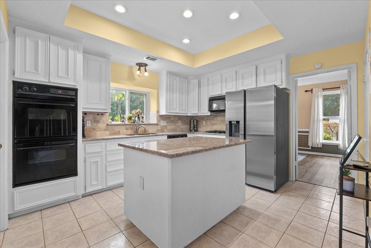1908 Summer Reef Drive, League City, TX 77573 The kitchen evens offers a granite island.