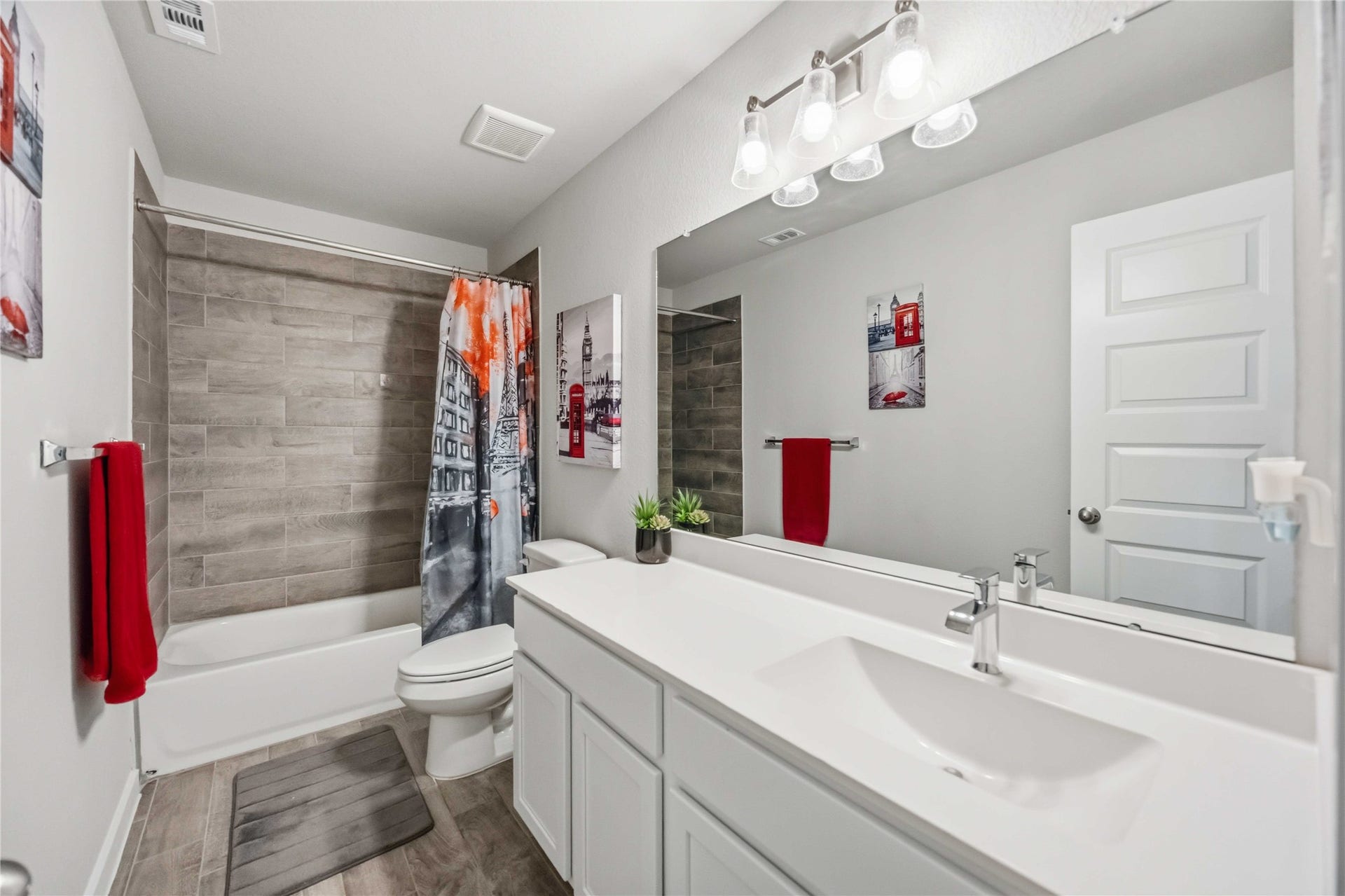615 Orchard Vale Road, Rosharon, TX 77583 Another full bathroom for added comfort and convenience!