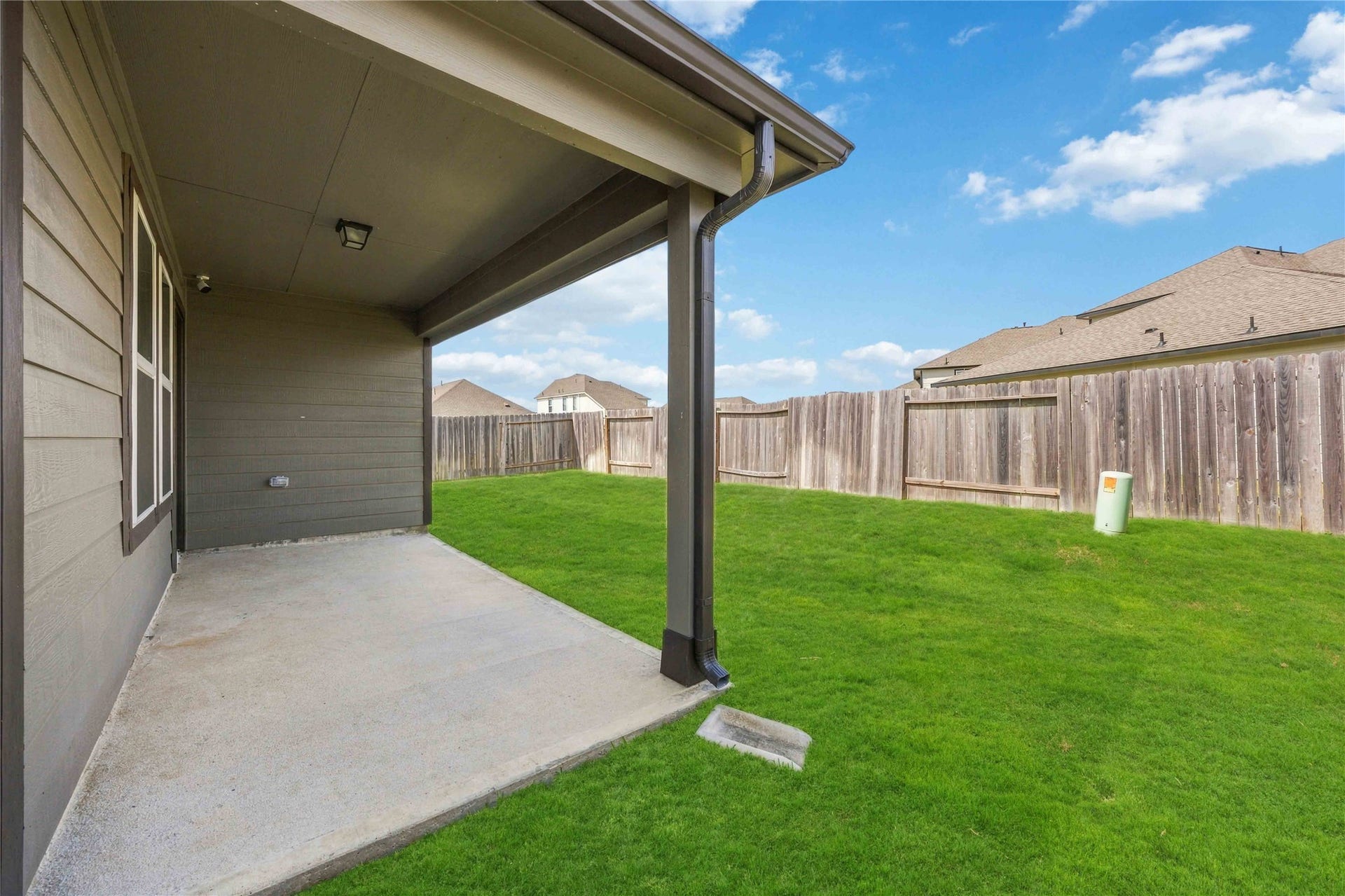 615 Orchard Vale Road, Rosharon, TX 77583 Covered back patio for grilling and entertaining!