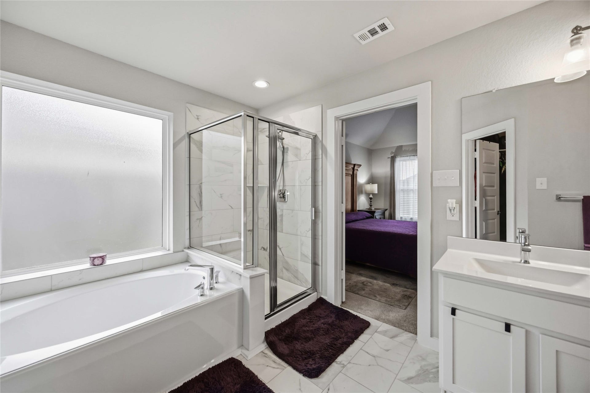 615 Orchard Vale Road, Rosharon, TX 77583 Start and end your day in comfort with double sinks, a separate shower, and a spacious bathtub
