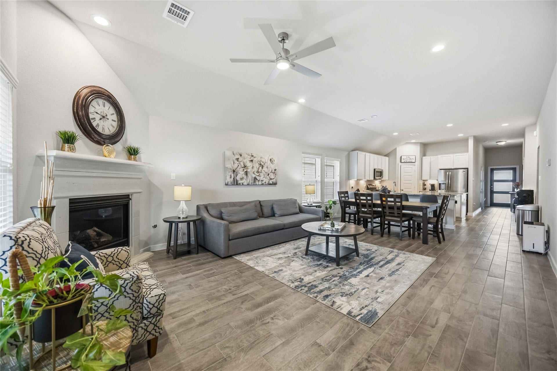 615 Orchard Vale Road, Rosharon, TX 77583 The perfect setting for everyday living and entertaining!
