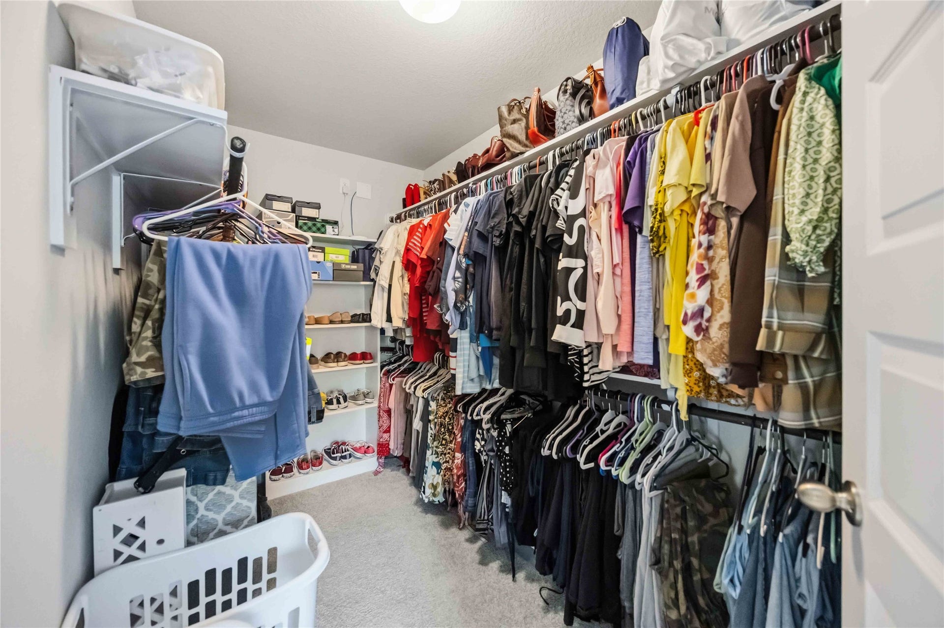 615 Orchard Vale Road, Rosharon, TX 77583 Plenty of room to organize and store with this spacious primary walk-in closet!