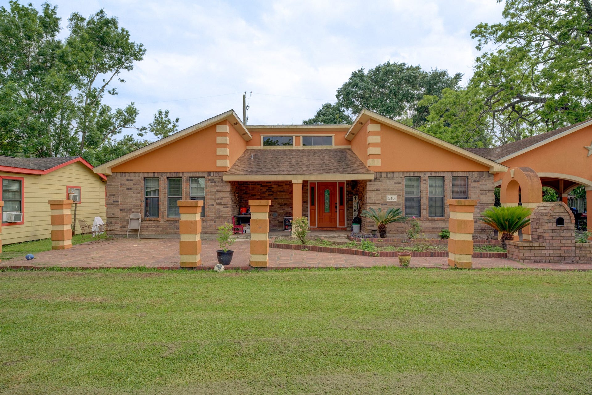 316 Hickman Lane, Angleton, TX 77515 316 Hickman Lane, Angleton, TX 77515