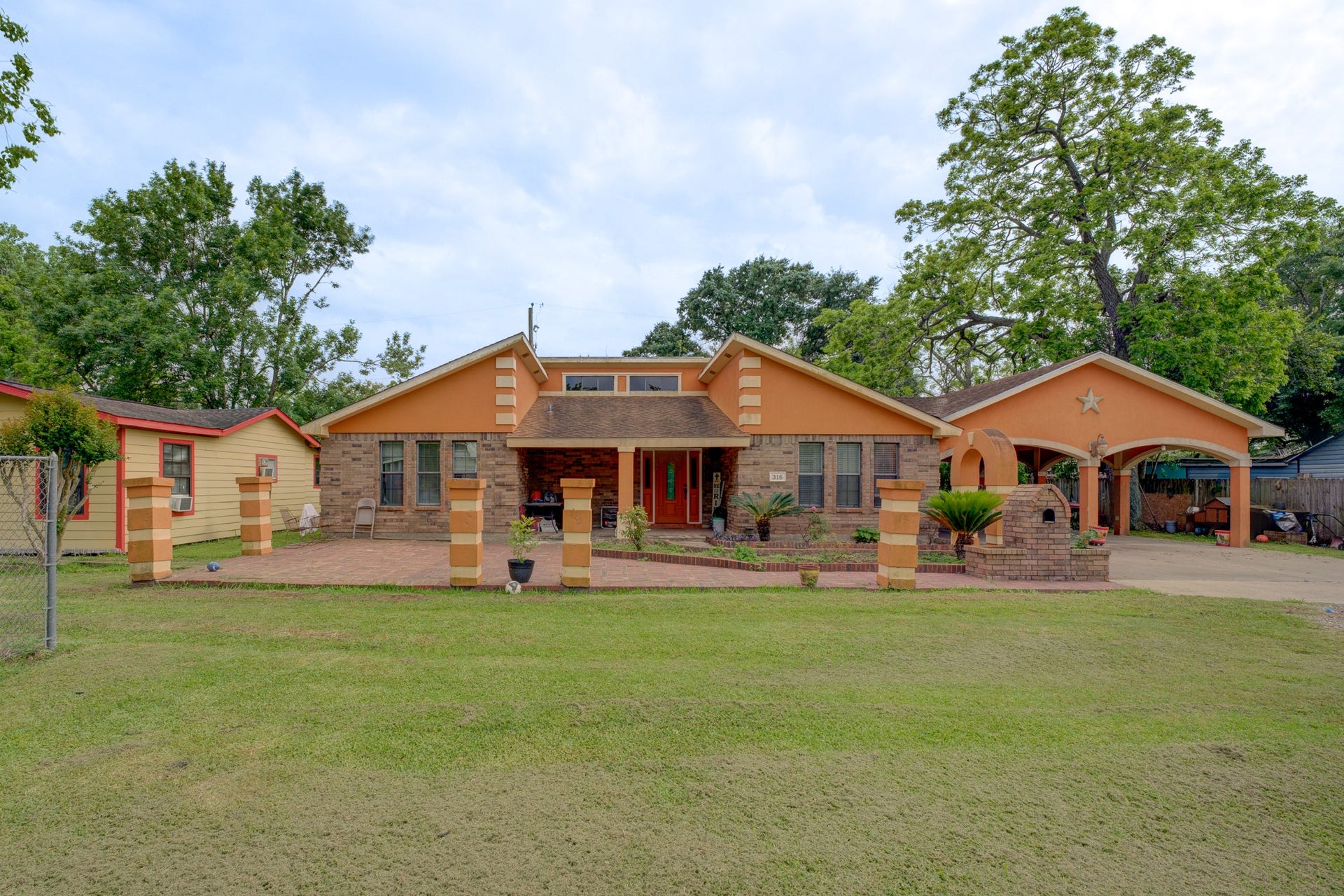 316 Hickman Lane, Angleton, TX 77515 316 Hickman Lane, Angleton, TX 77515