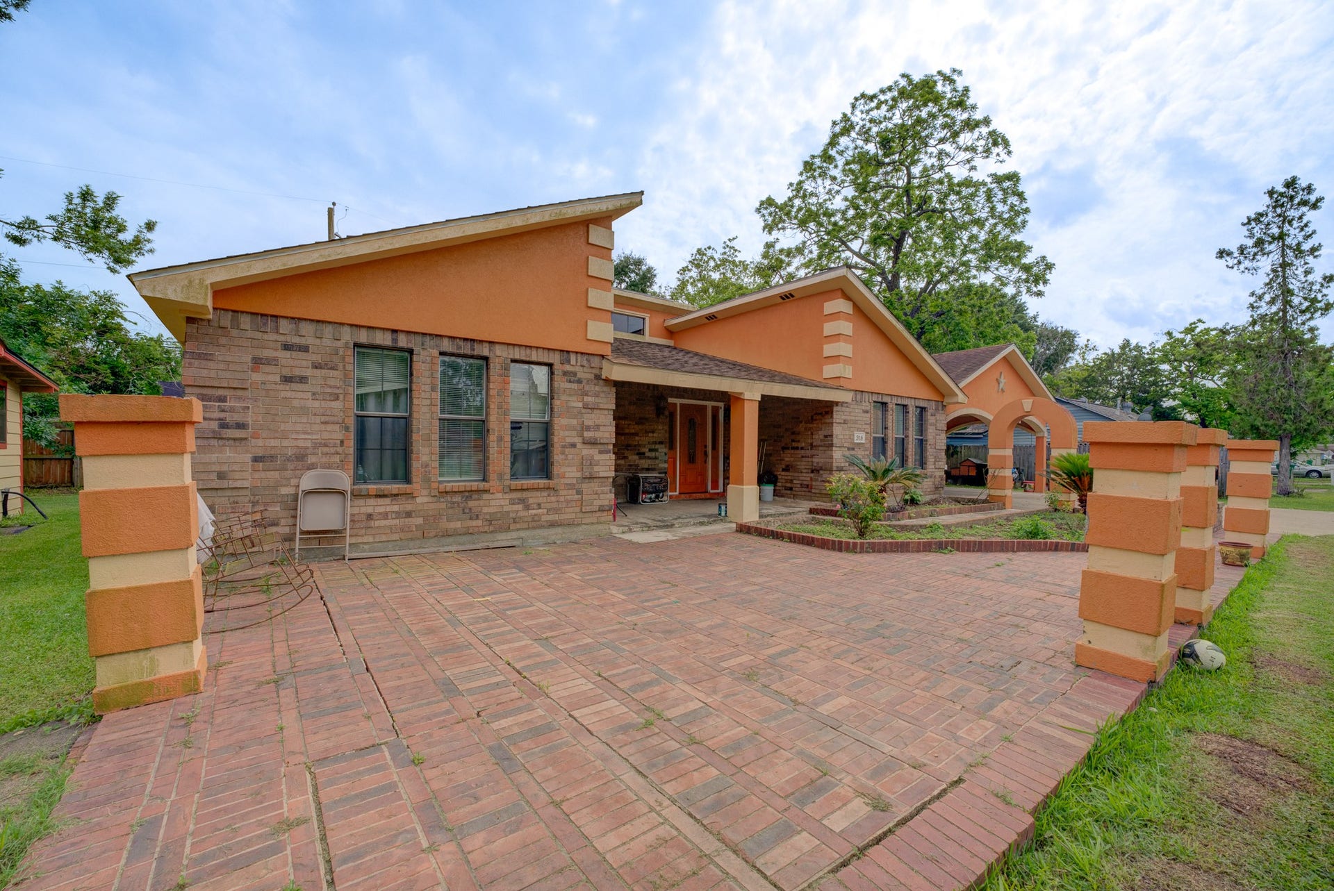 316 Hickman Lane, Angleton, TX 77515 316 Hickman Lane, Angleton, TX 77515