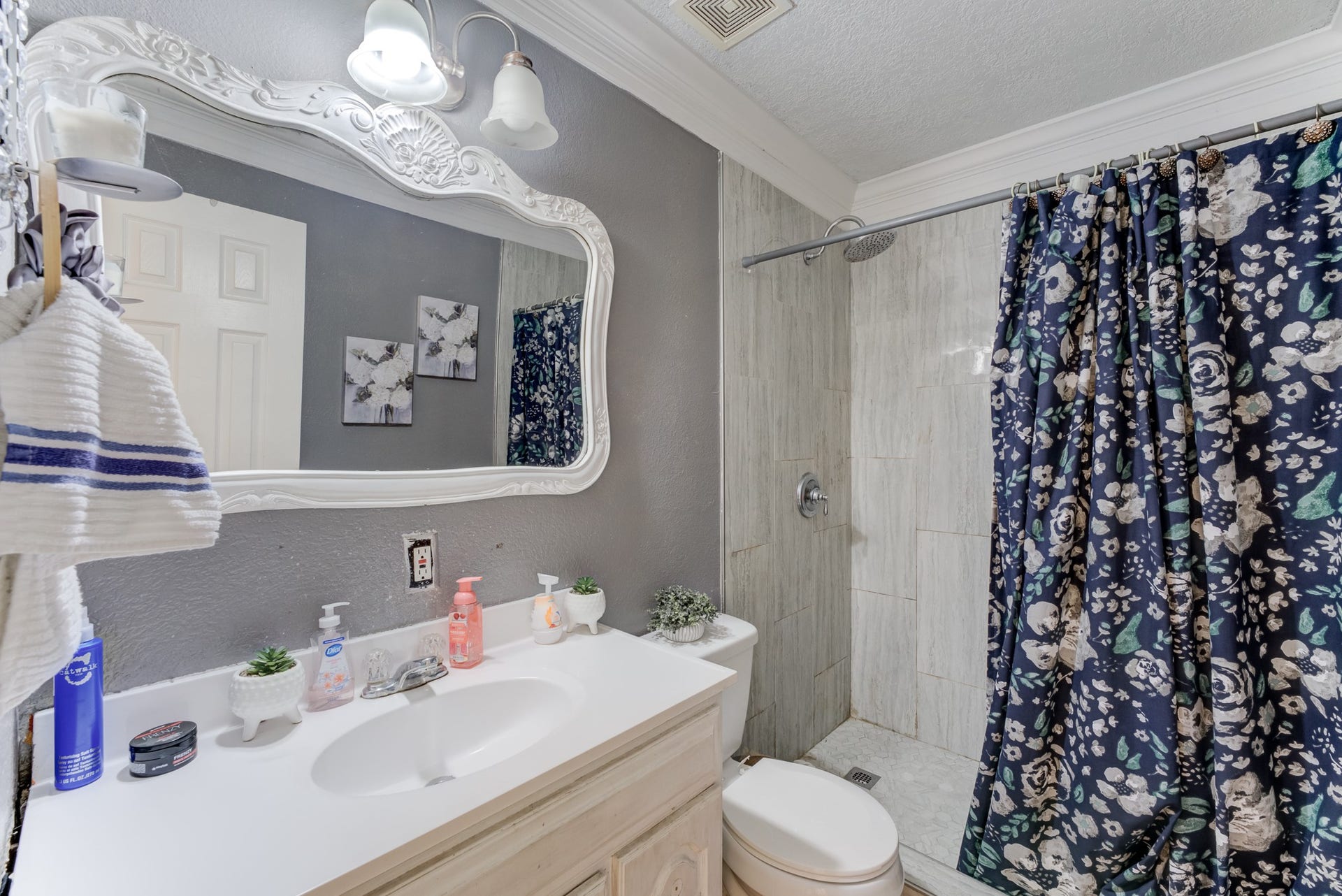 316 Hickman Lane, Angleton, TX 77515 316 Hickman Lane, Angleton, TX 77515