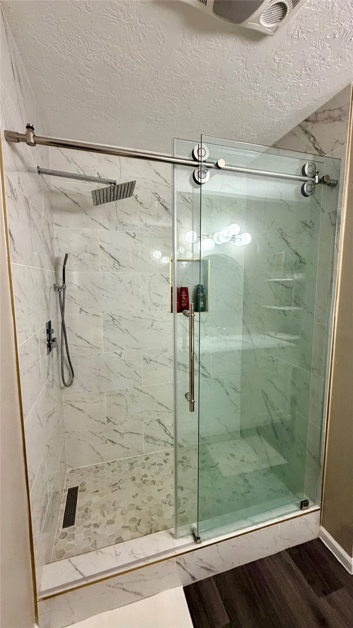 111 Grove Street, La Porte, TX 77571 Great walk in shower