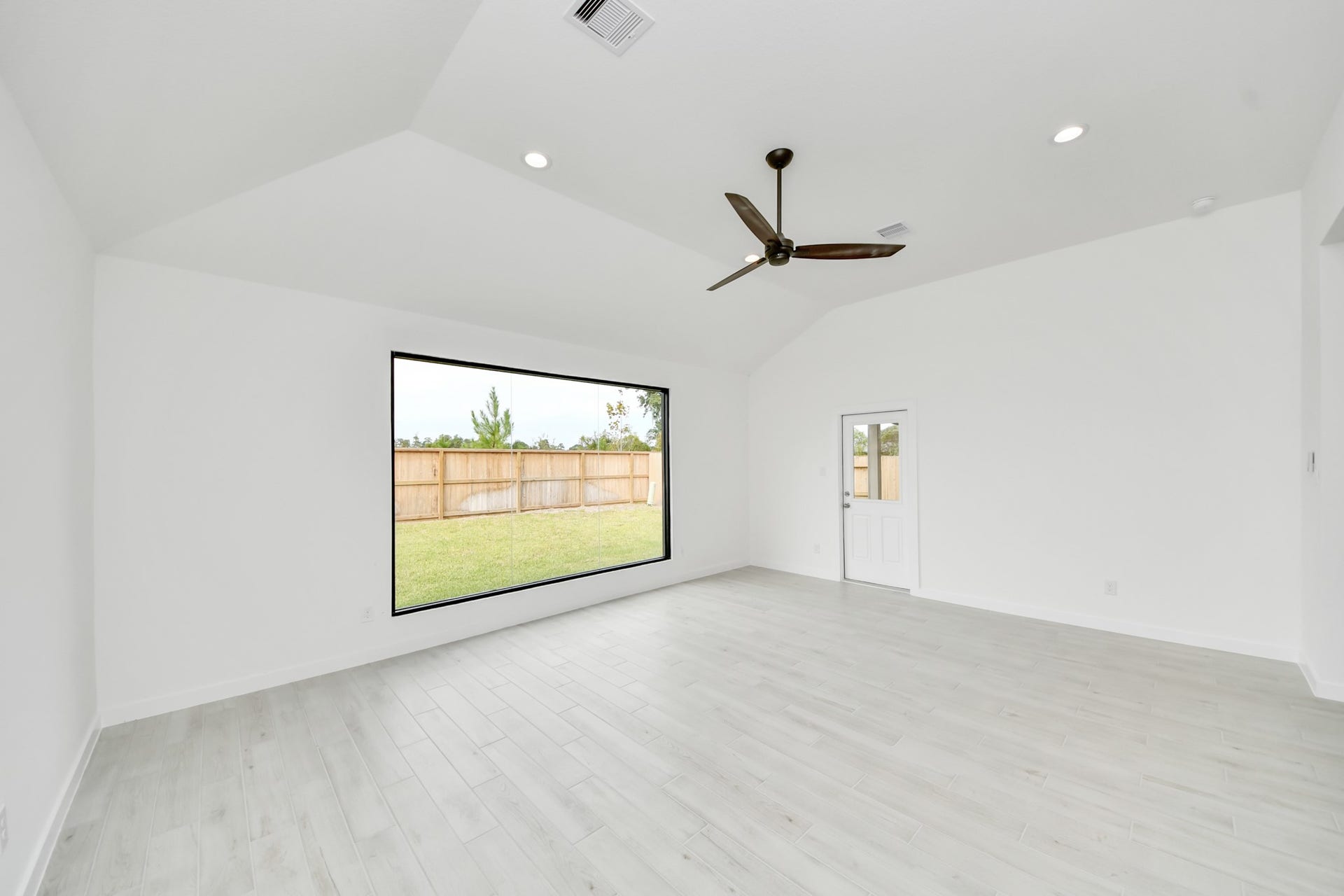 26351 Viva Drive, Magnolia, TX 77355 26351 Viva Drive, Magnolia, TX 77355