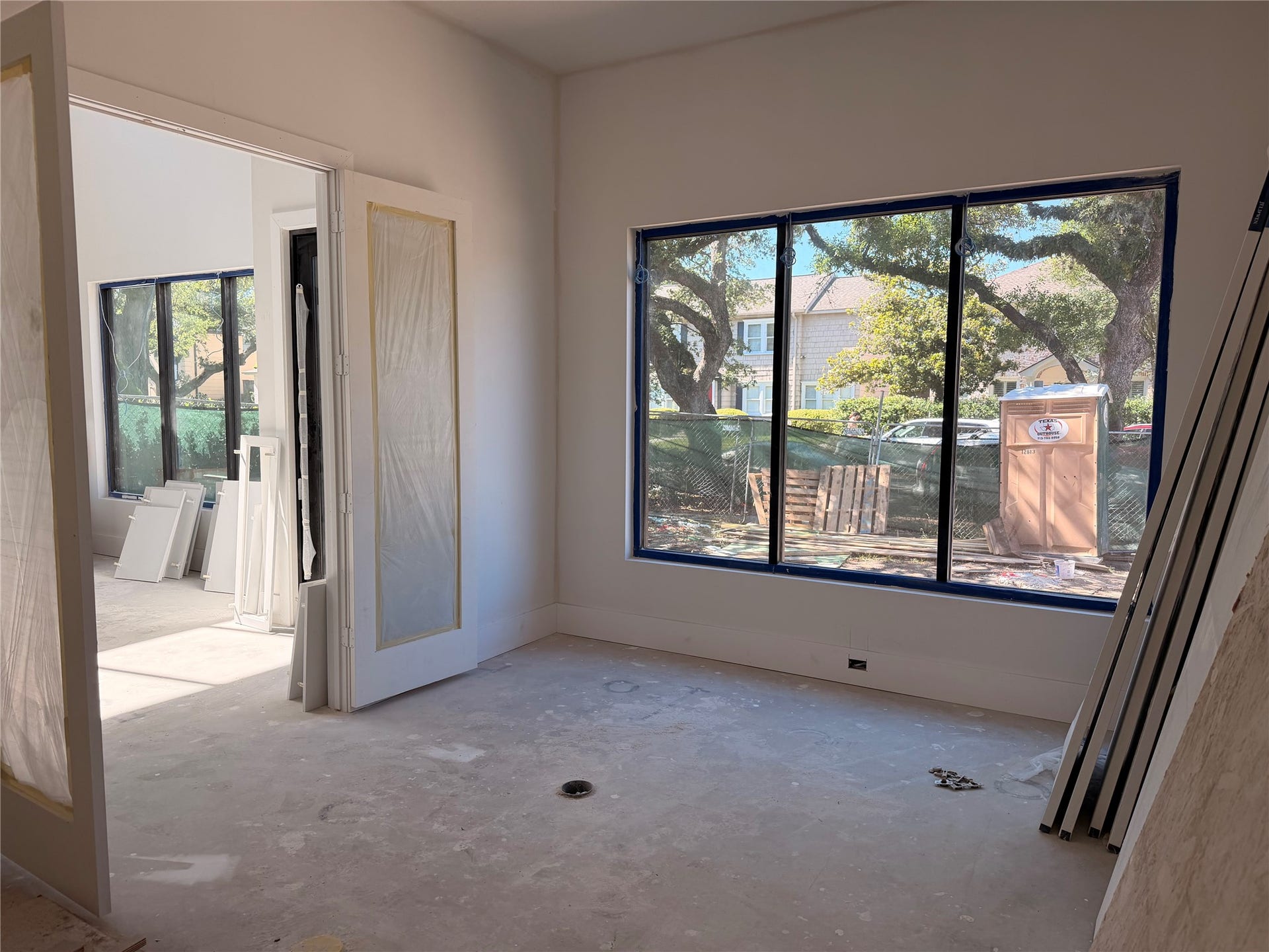 1523 Marshall Street, Houston, TX 77006 First floor study