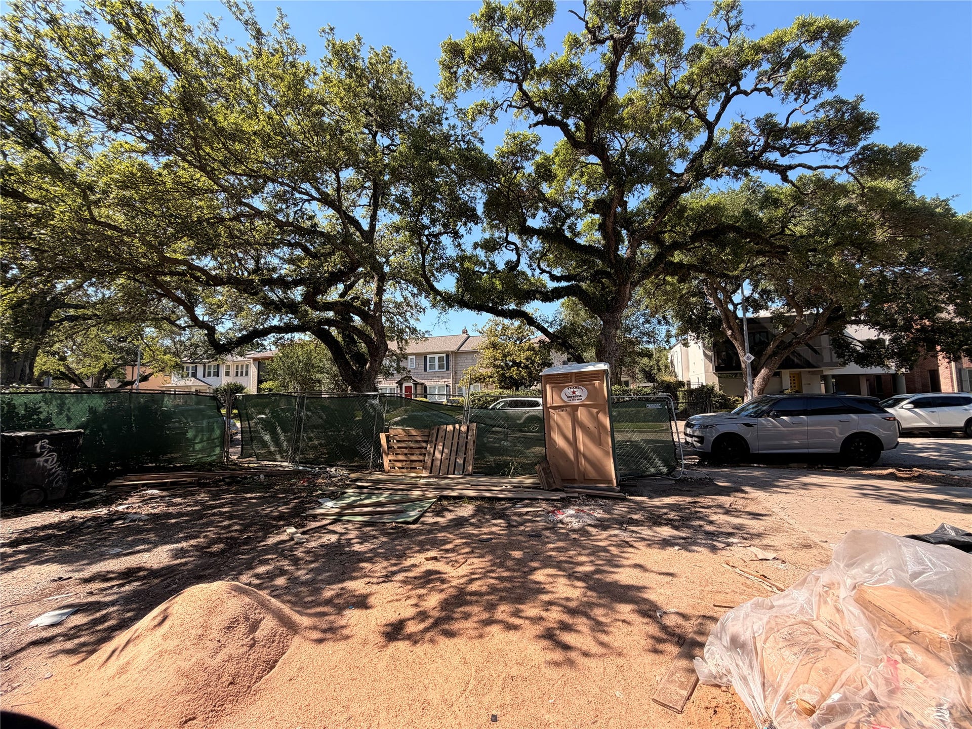 1523 Marshall Street, Houston, TX 77006 Tree lined street