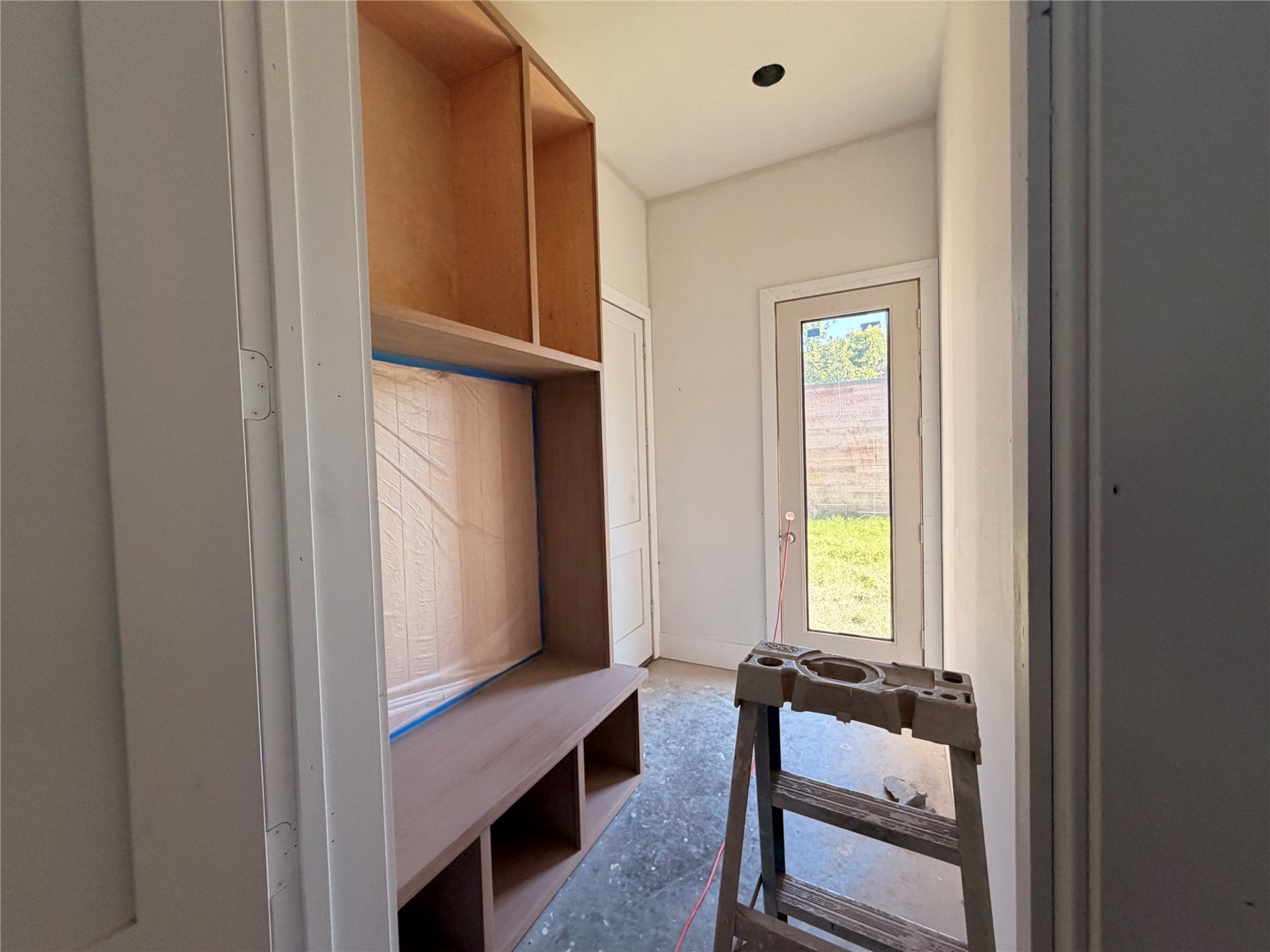 1523 Marshall Street, Houston, TX 77006 Mudroom-Locker Area