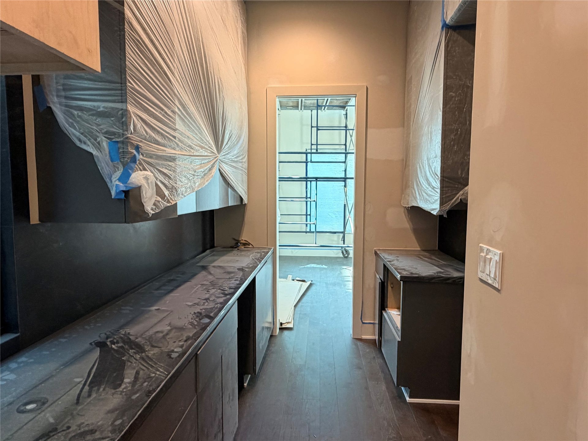 1523 Marshall Street, Houston, TX 77006 Butlers pantry-prep kitchen with sink