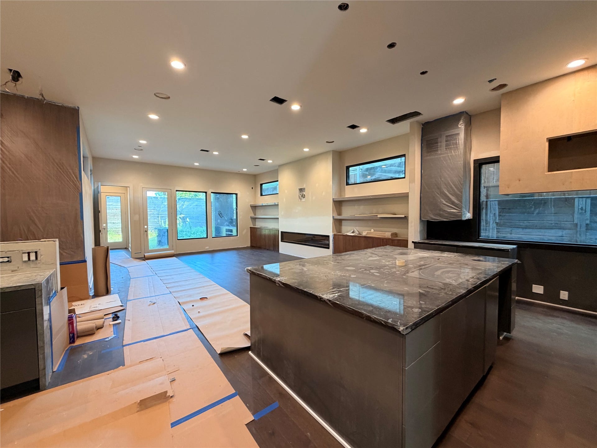 1523 Marshall Street, Houston, TX 77006 Large Family area with island kitchen, bar area to the left and enclosed wine room