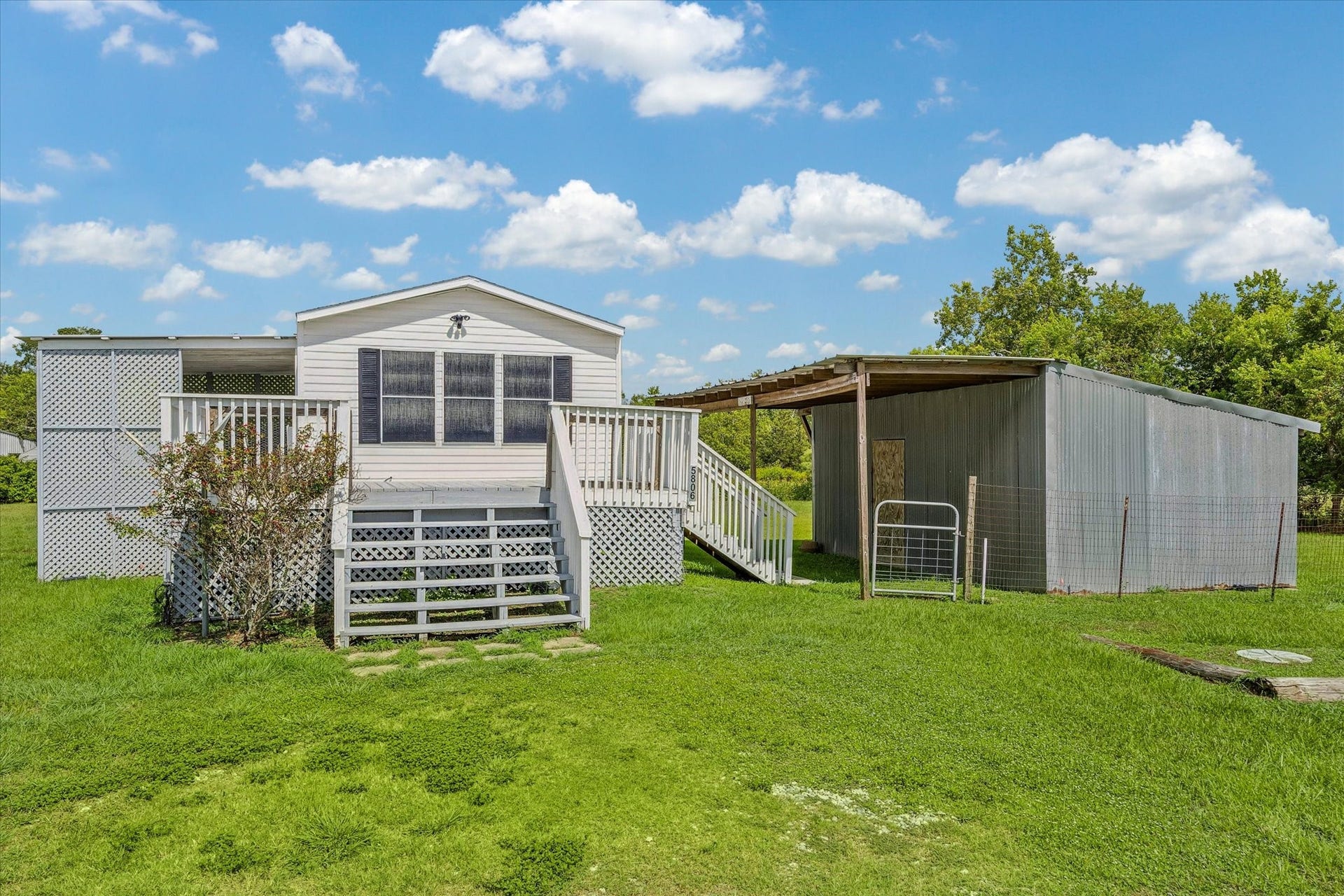 5806 S Highway 35, Alvin, TX 77511 5806 S Highway 35, Alvin, TX 77511