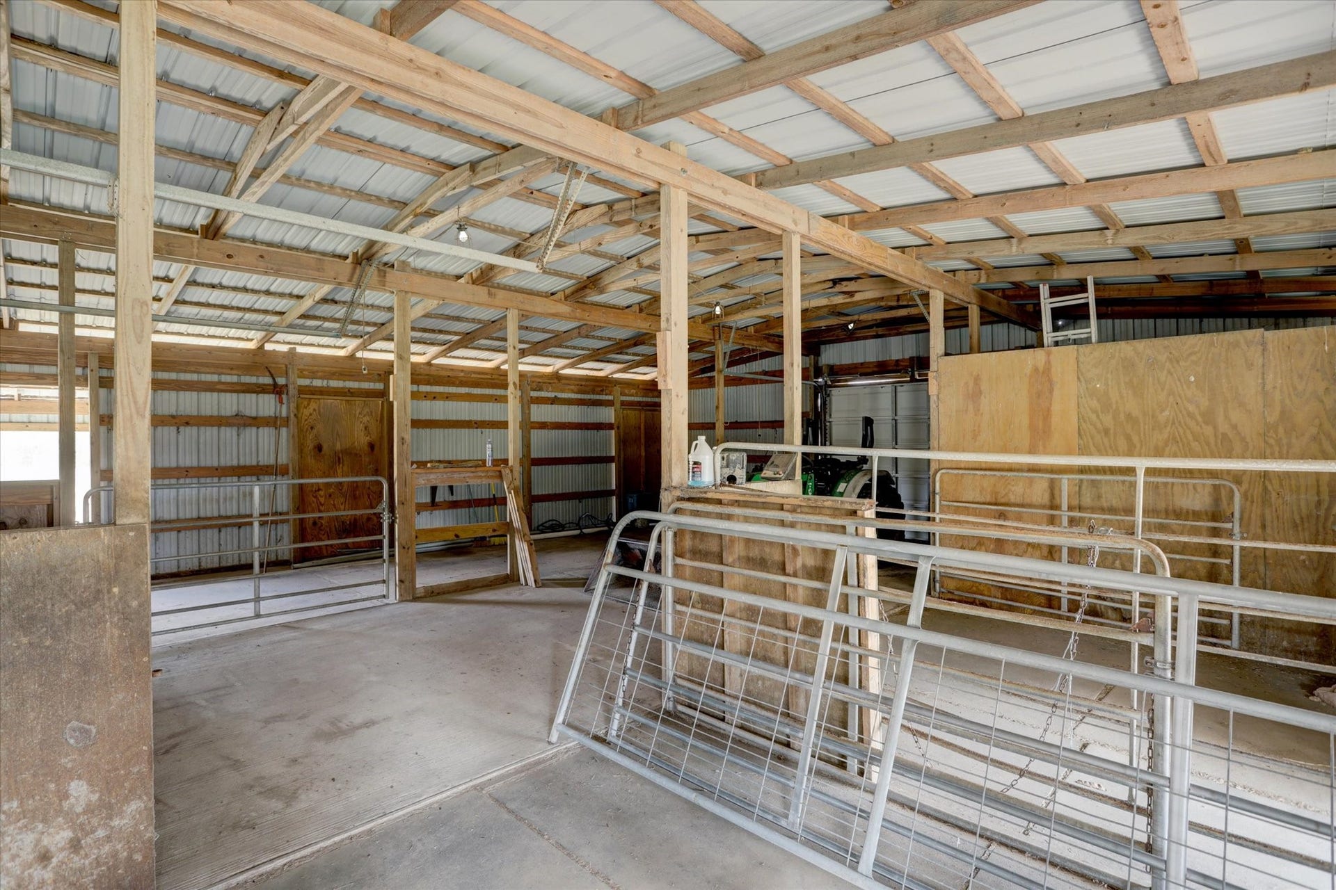 5806 S Highway 35, Alvin, TX 77511 5806 S Highway 35, Alvin, TX 77511