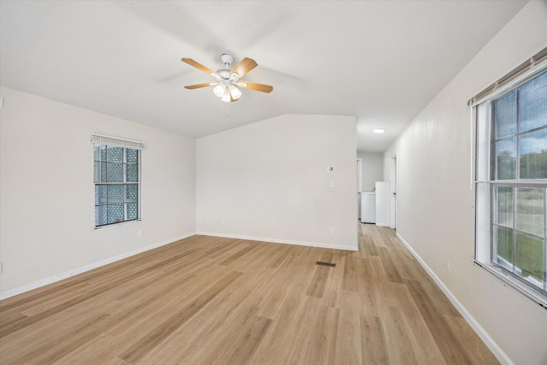 5806 S Highway 35, Alvin, TX 77511 5806 S Highway 35, Alvin, TX 77511