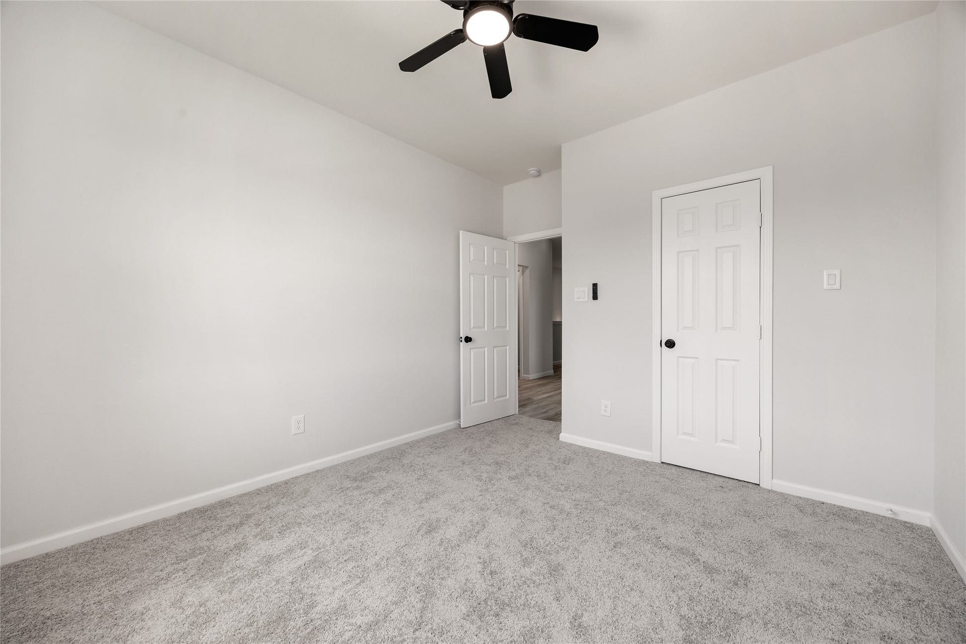 UNIT B- Primary Bedroom