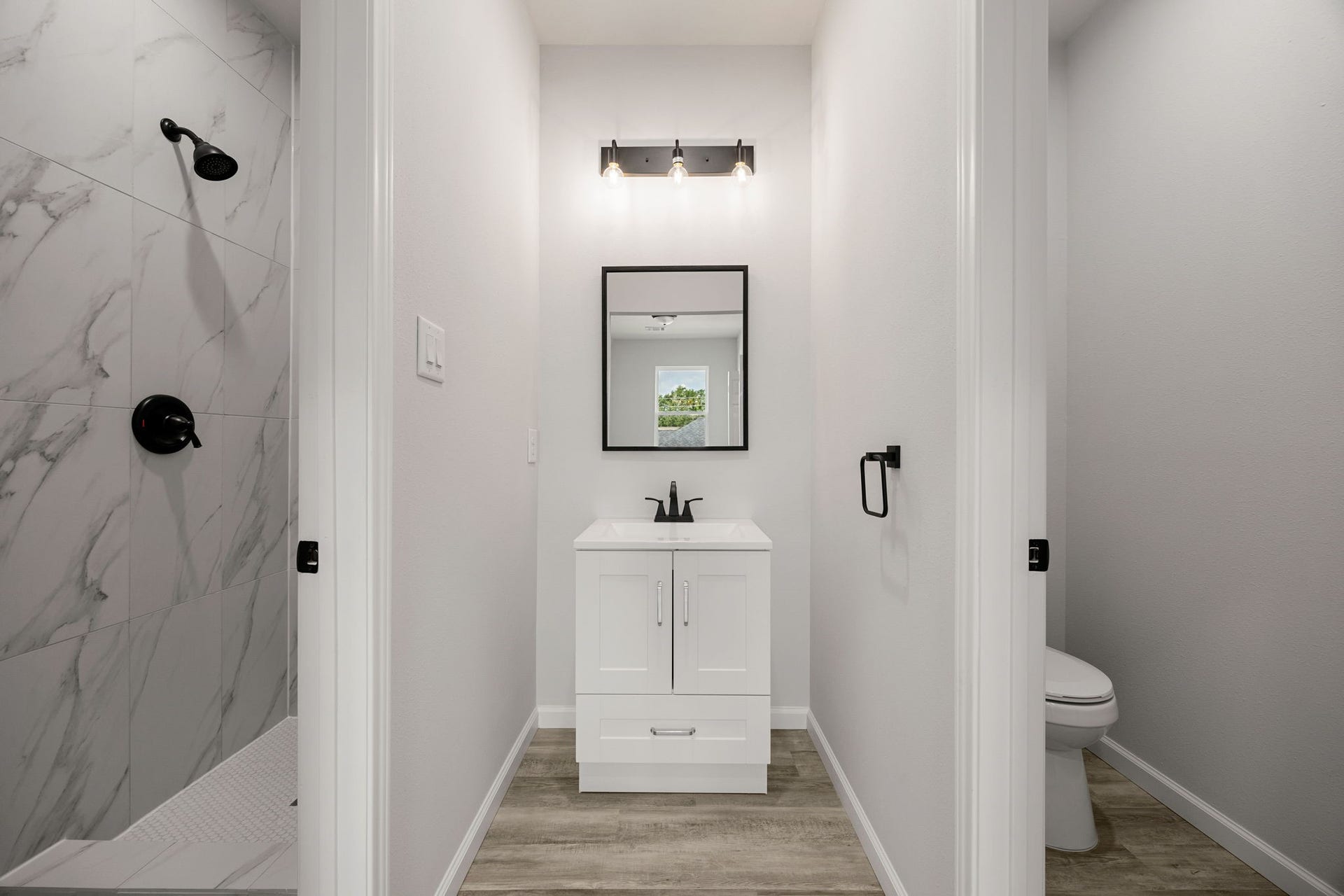 UNIT B- Bathroom #2