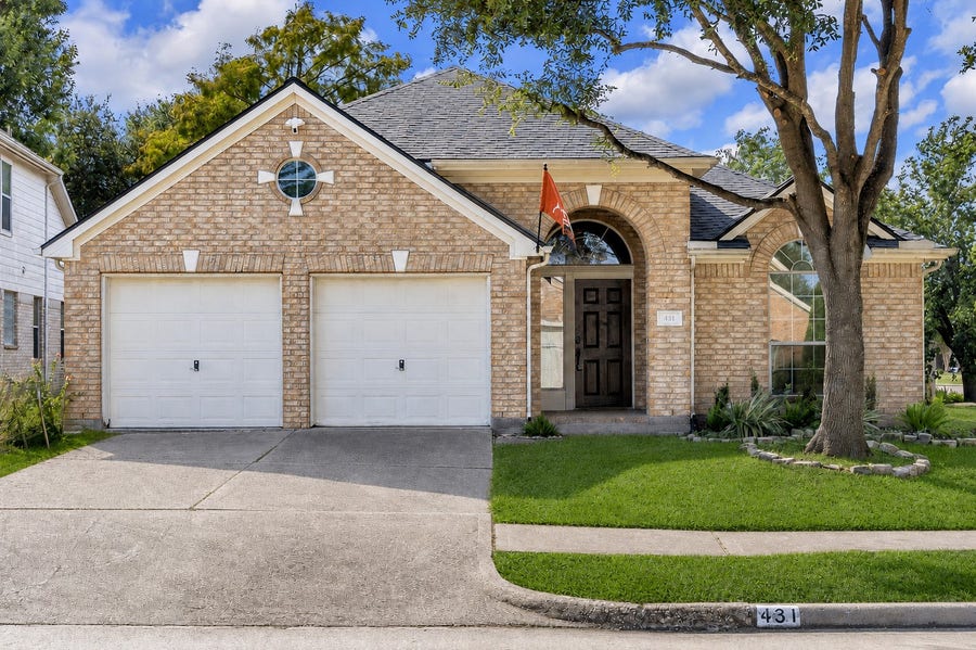 Property photo for 431 Cardinal Oaks, Kemah, TX