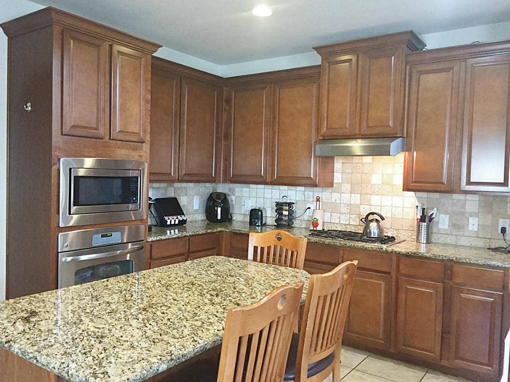 20914 Bright Lake Bend Court, Richmond, TX 77407 The large island kitchen has granite counters.