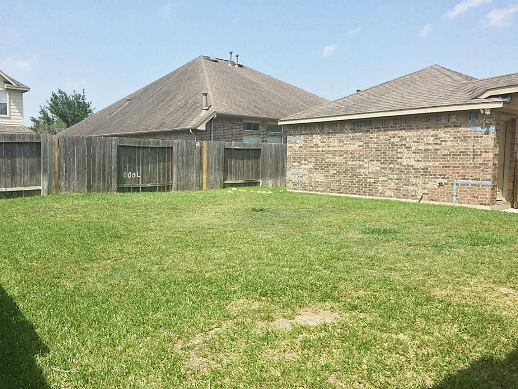 20914 Bright Lake Bend Court, Richmond, TX 77407 Large Pool size backyard