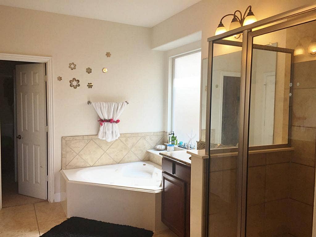 20914 Bright Lake Bend Court, Richmond, TX 77407 Master bath with whirlpool tub