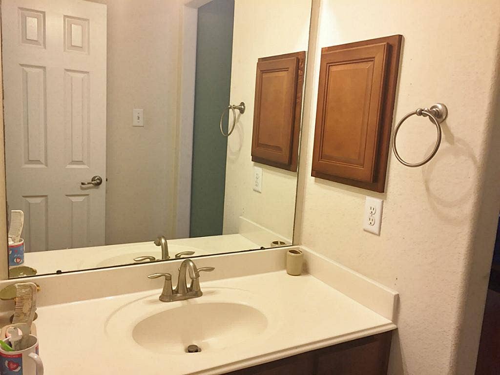 20914 Bright Lake Bend Court, Richmond, TX 77407 Hollywood bath room - sink for 2nd bedroom