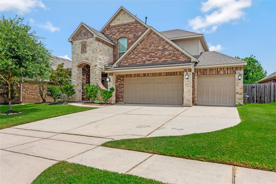 Property photo for 23018 Southern Brook Trail, Spring, TX