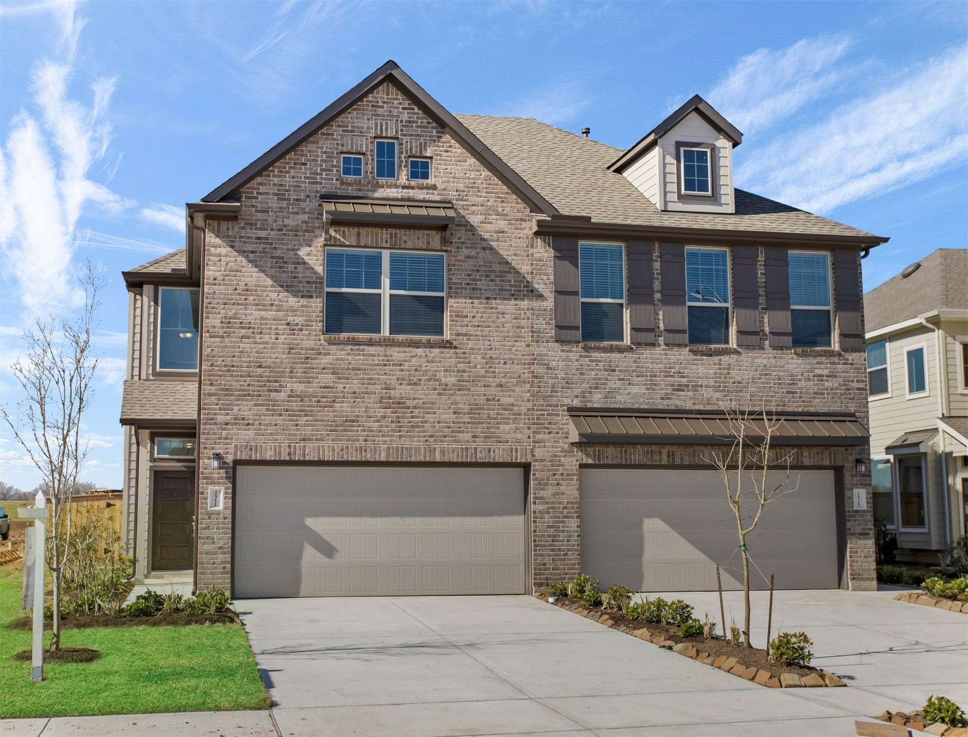 2511 Bordelon Lane, Missouri City, TX 77459 Welcome home! Charming town-home available in Sienna Plantation.