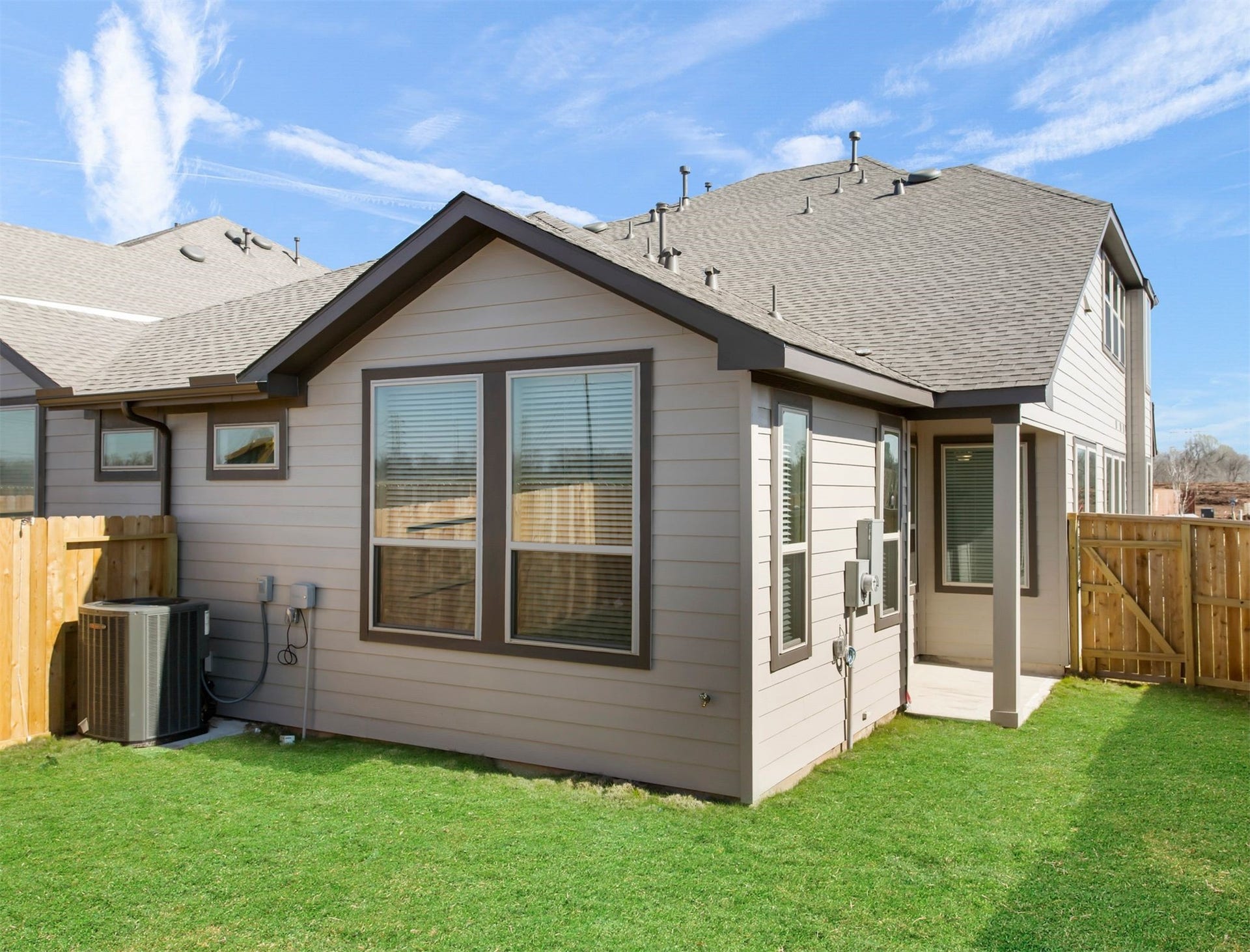 2511 Bordelon Lane, Missouri City, TX 77459 Cute and cozy covered back patio and backyard space to enjoy.