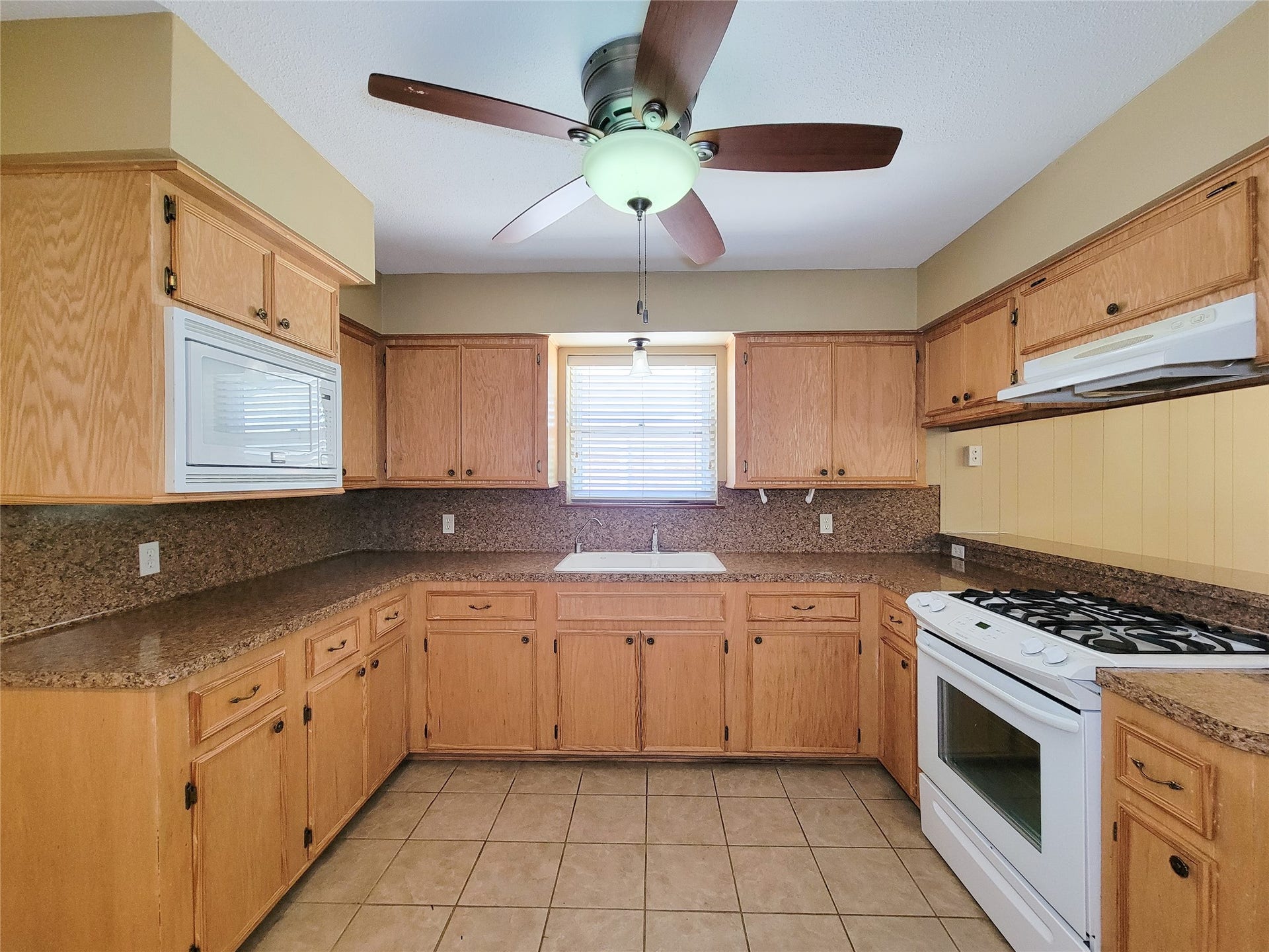 111 Azalea, Sugar Land, TX 77478 111 Azalea, Sugar Land, TX 77478