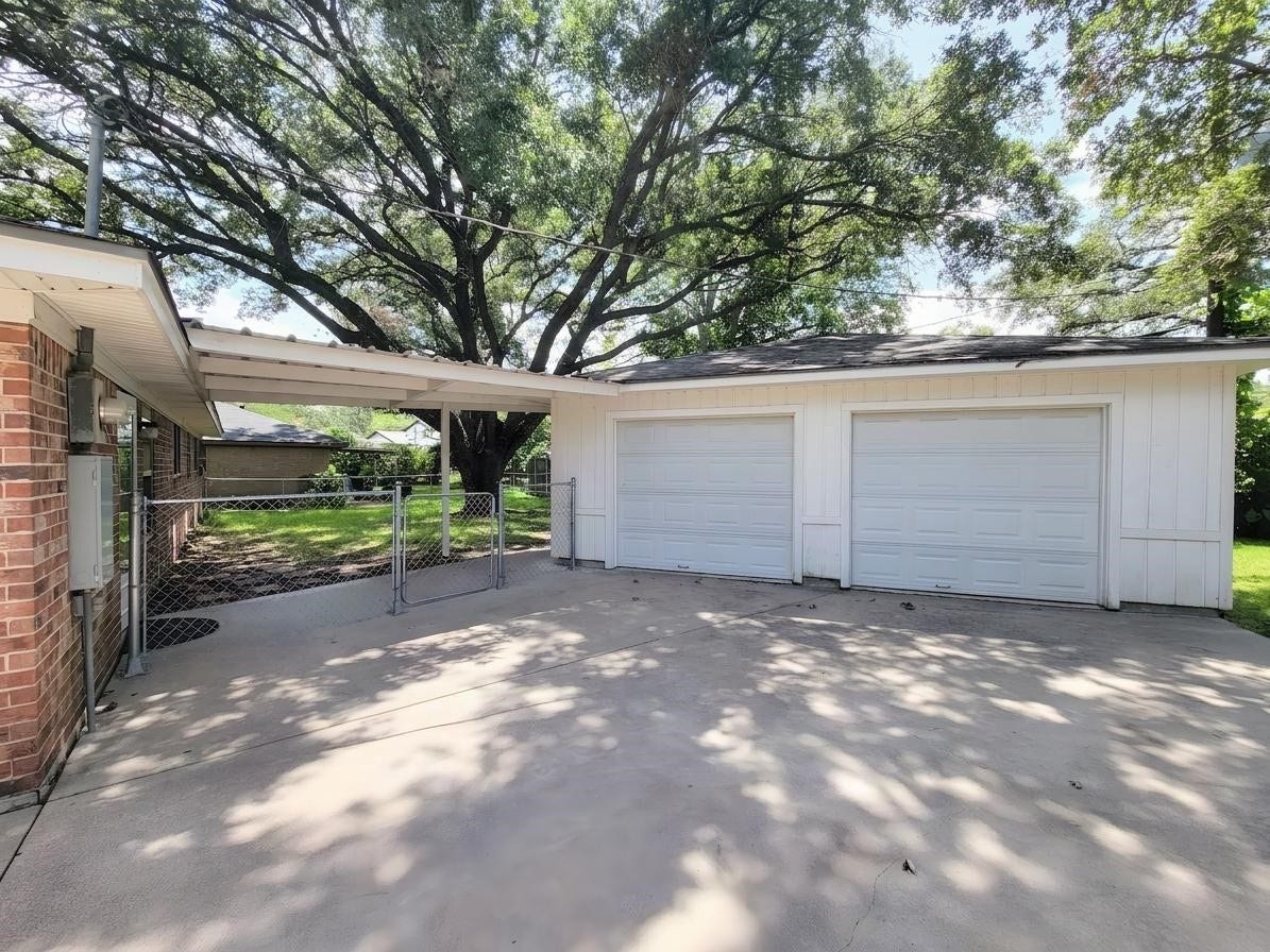 111 Azalea, Sugar Land, TX 77478 111 Azalea, Sugar Land, TX 77478