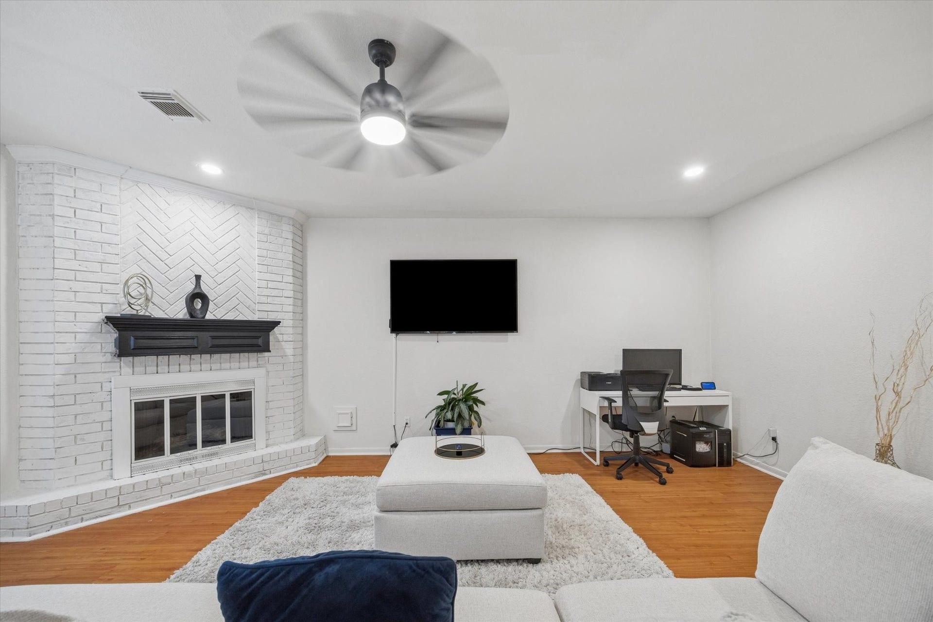 4419 Three Rivers Drive, Sugar Land, TX 77478 4419 Three Rivers Drive, Sugar Land, TX 77478