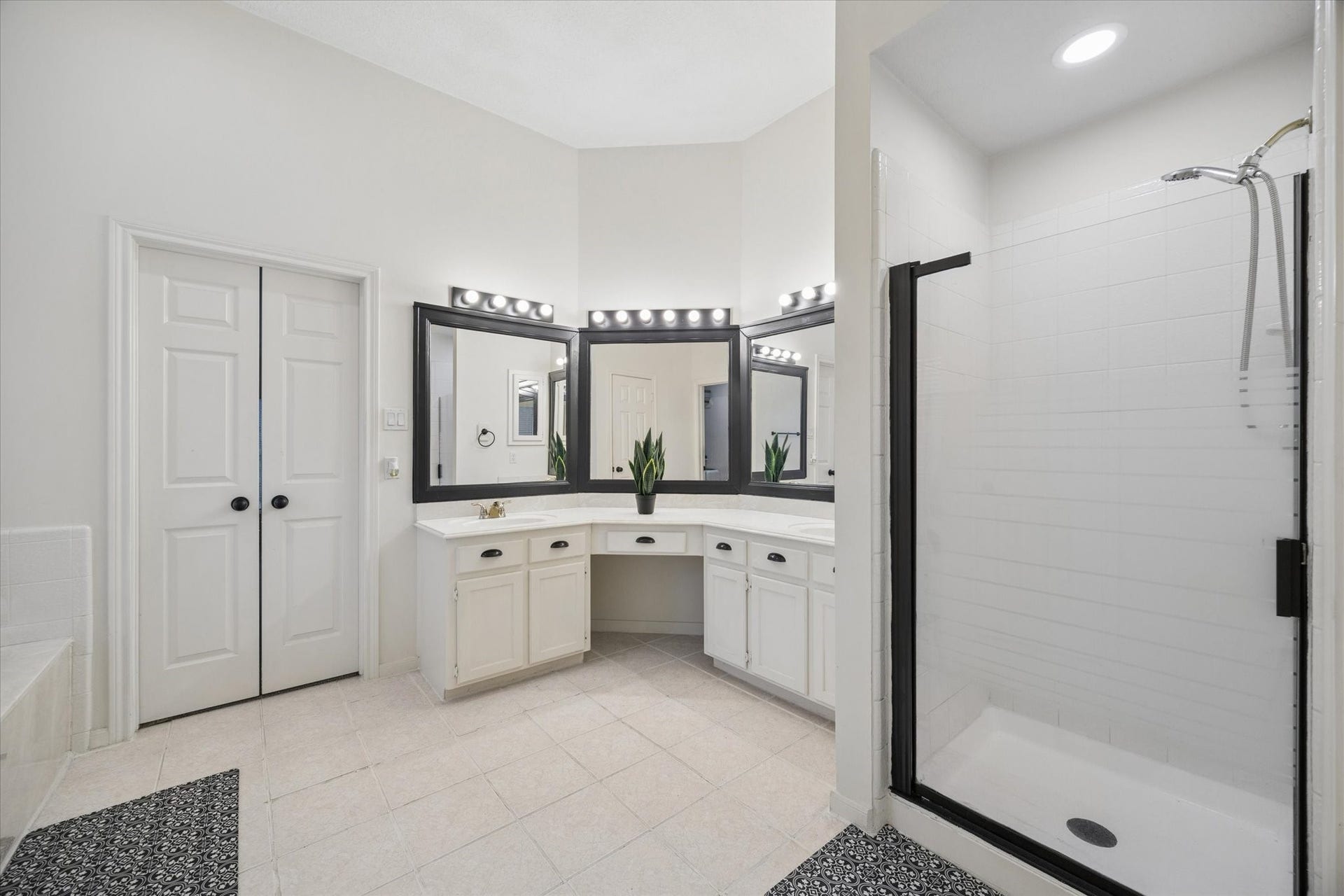 4419 Three Rivers Drive, Sugar Land, TX 77478 4419 Three Rivers Drive, Sugar Land, TX 77478