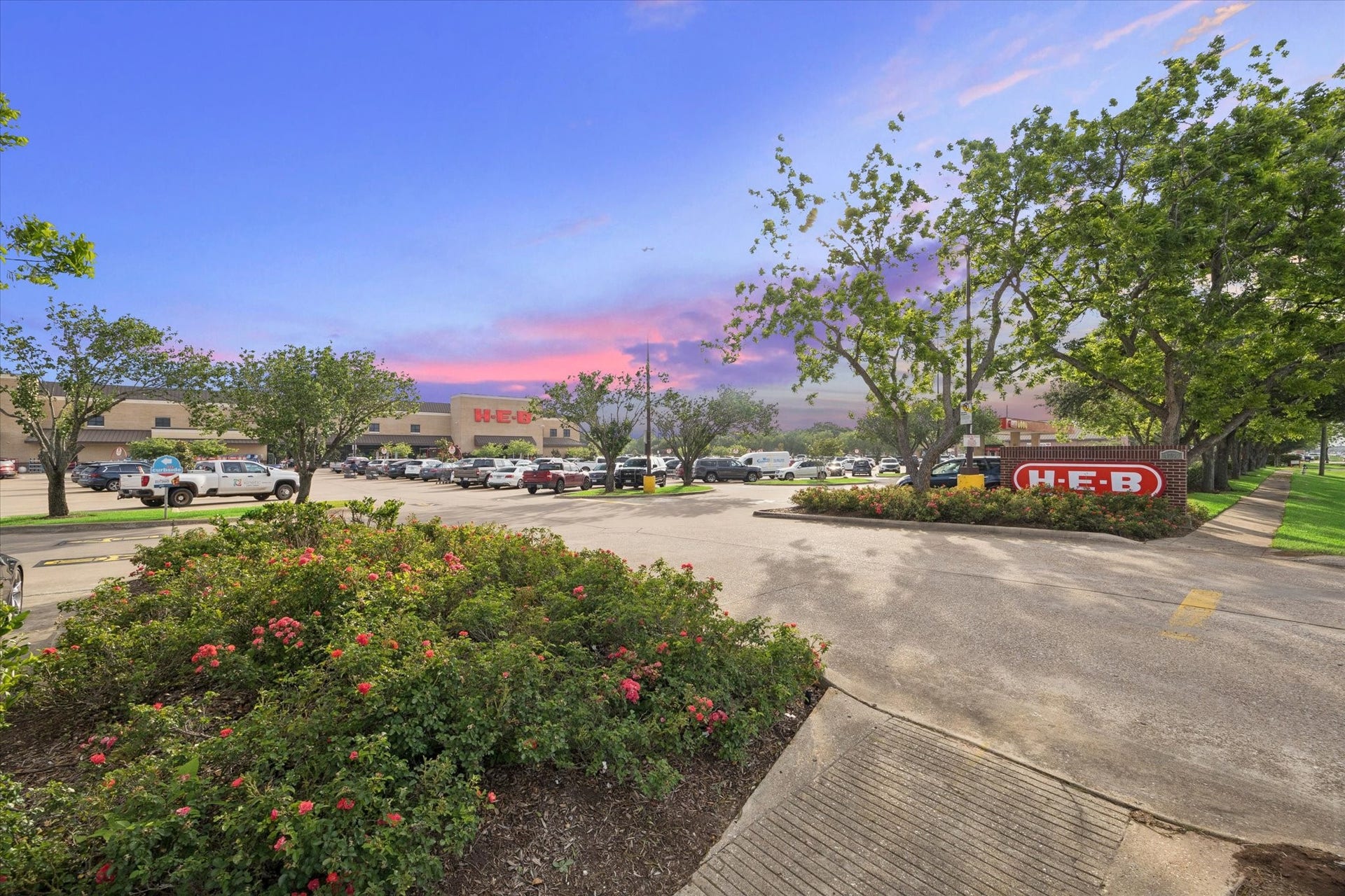 4419 Three Rivers Drive, Sugar Land, TX 77478 4419 Three Rivers Drive, Sugar Land, TX 77478