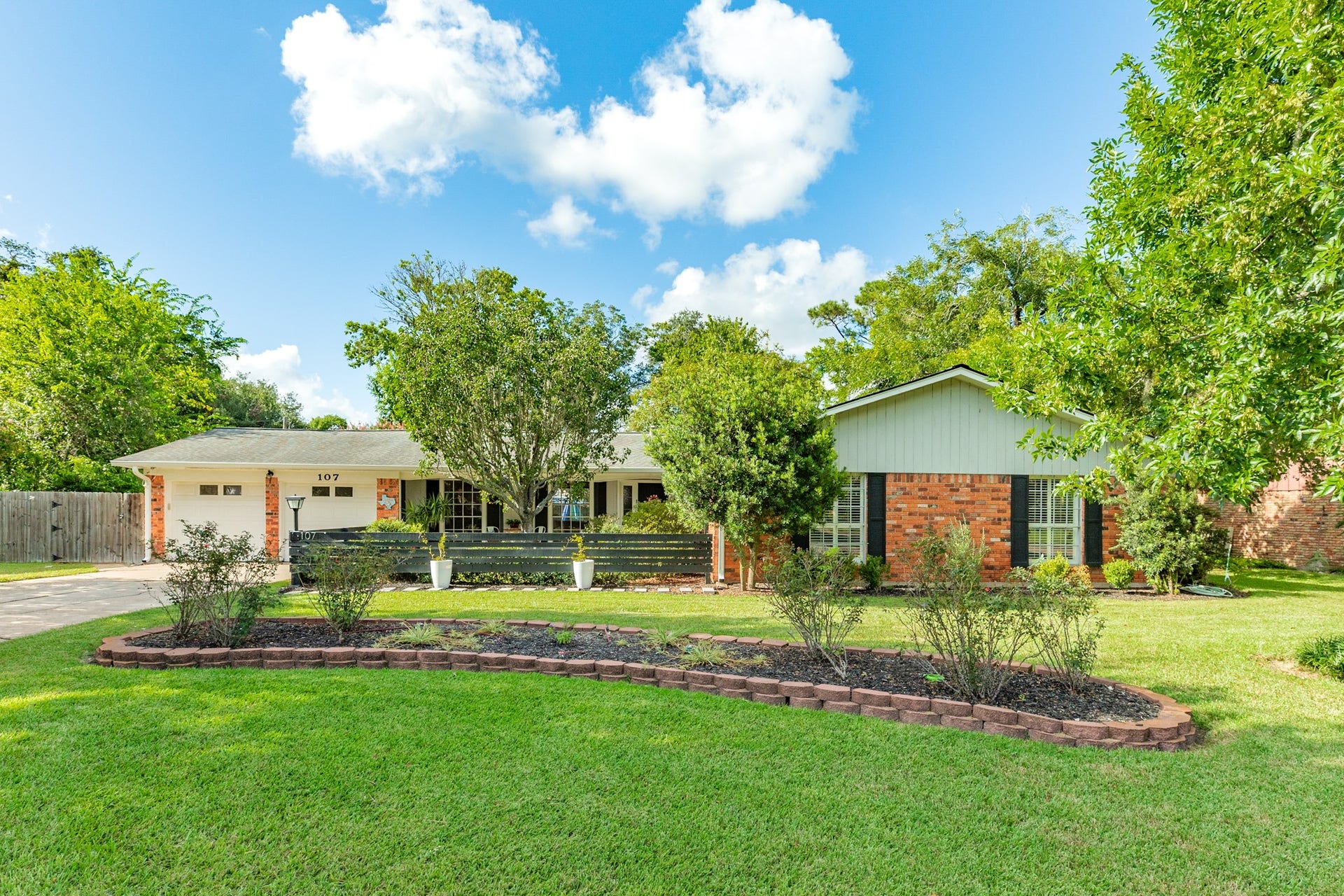 107 Hyacinth Street, Lake Jackson, TX 77566 107 Hyacinth Street, Lake Jackson, TX 77566