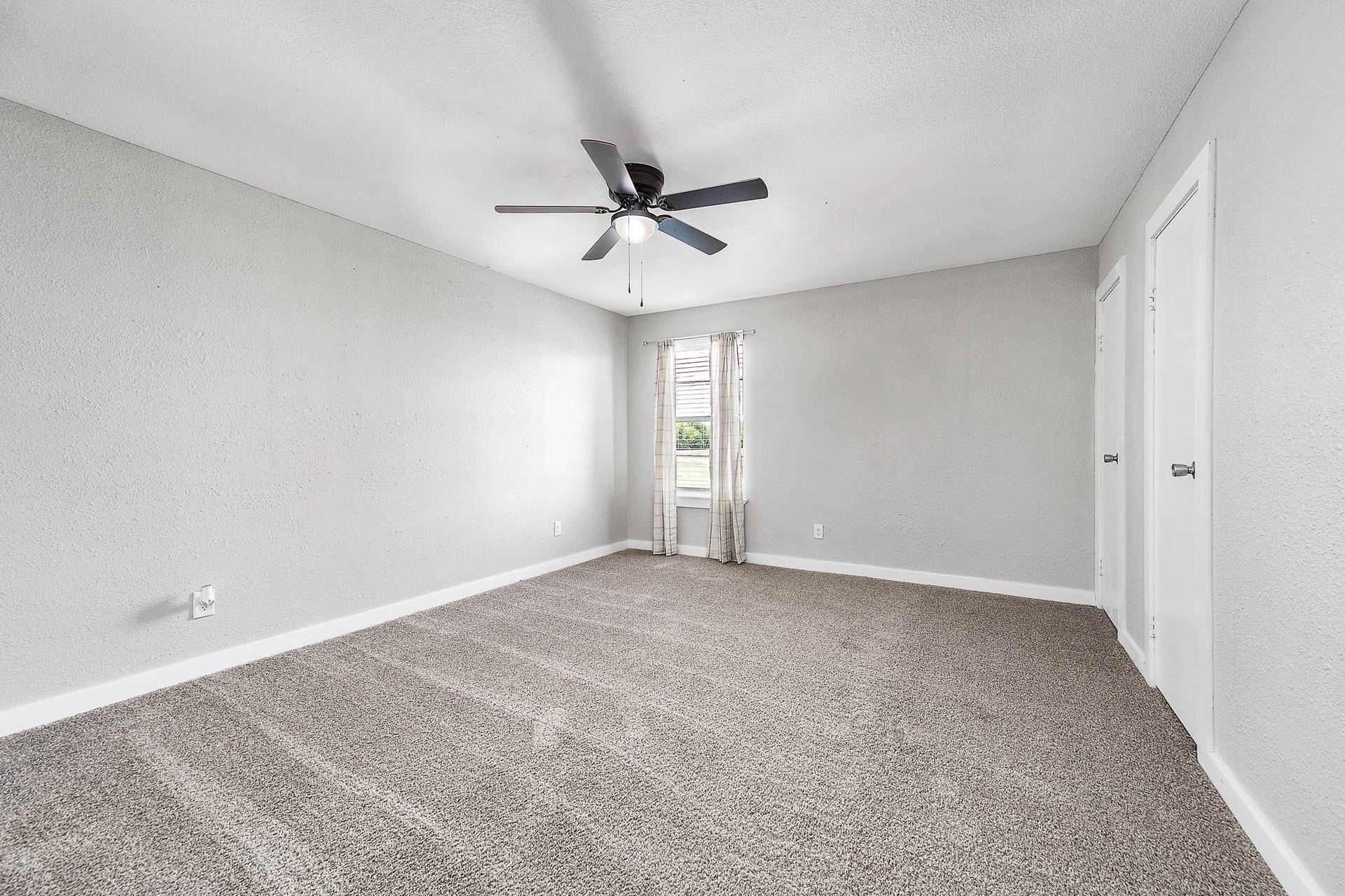 4618 W Orange Street, Pearland, TX 77581 4618 W Orange Street, Pearland, TX 77581