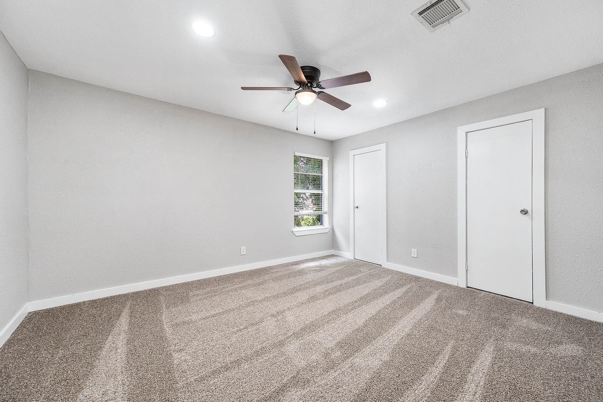 4618 W Orange Street, Pearland, TX 77581 4618 W Orange Street, Pearland, TX 77581