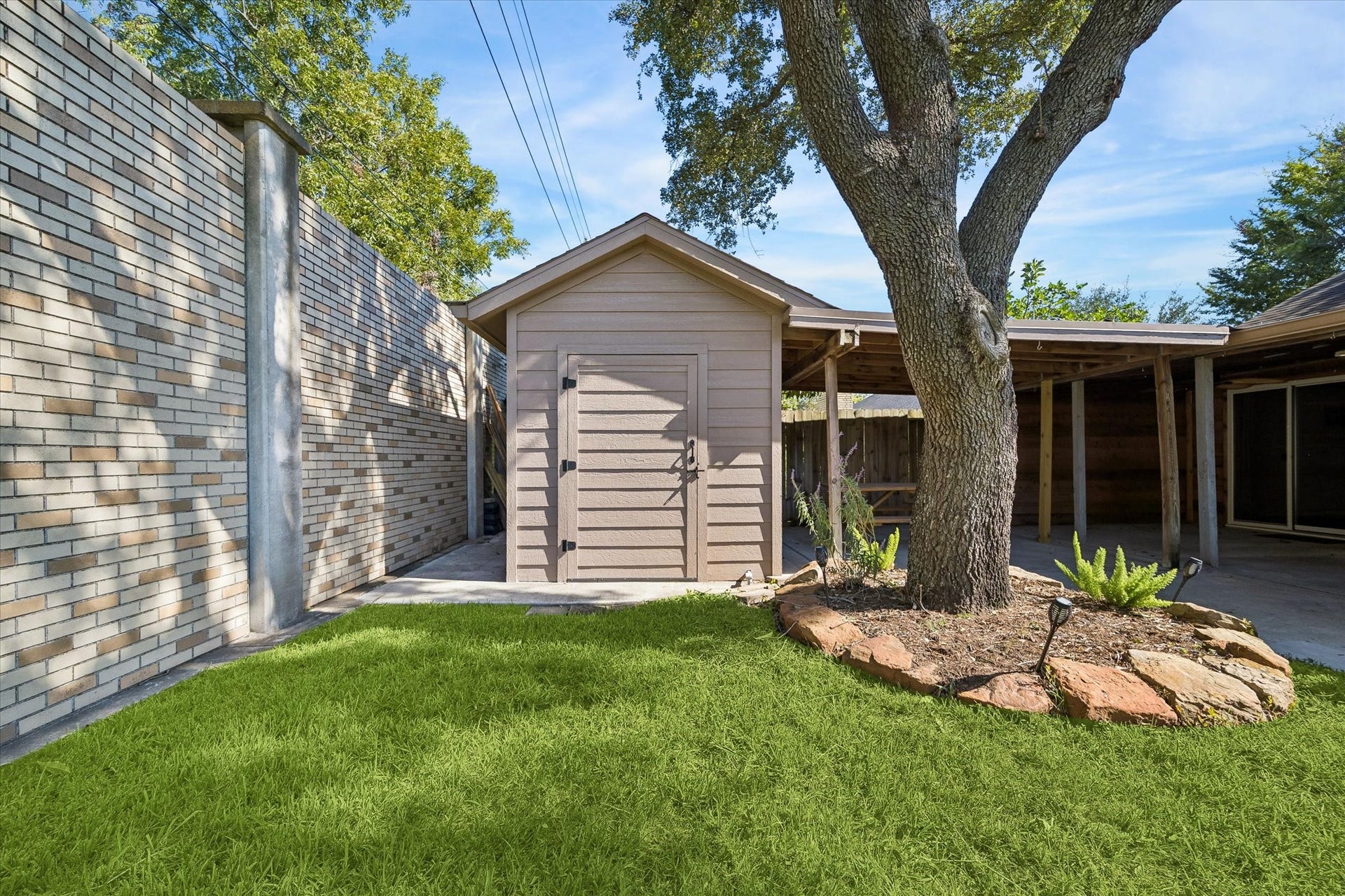 3911 Kitchen Hill Lane, Sugar Land, TX 77479 Enjoy the added convenience of a backyard climate-controlled storage shed, mature shade tree, and covered patio in this private outdoor setting.