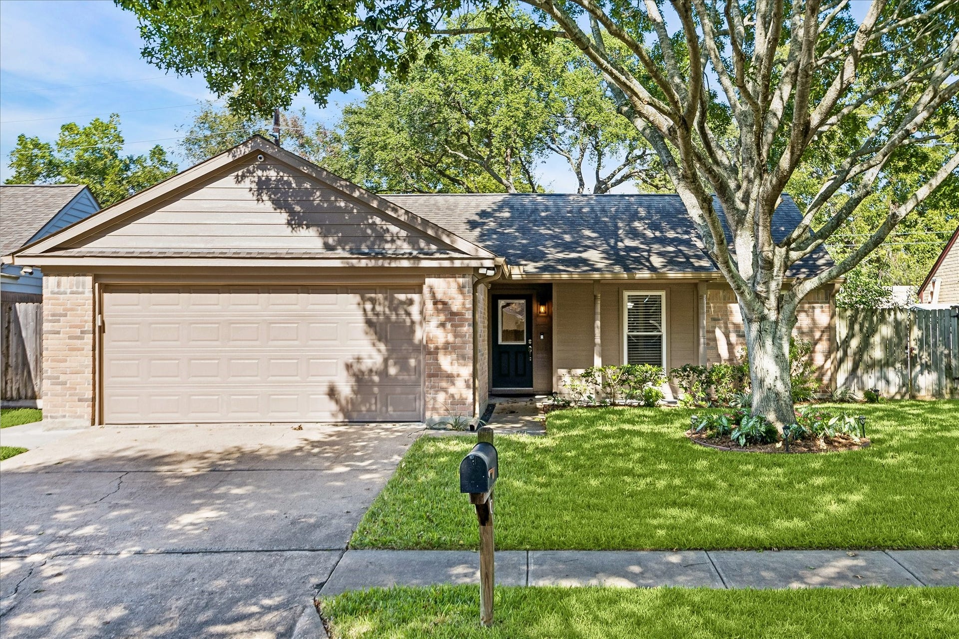 3911 Kitchen Hill Lane, Sugar Land, TX 77479 Your next chapter starts here, where comfort, charm, and convenience come together to create the perfect place to call home. With its inviting curb appeal, mature trees, and welcoming atmosphere, this home is ready for new memories to be made. Imagine settling into a home where you can enjoy the best of the neighborhood while staying close to shopping, dining, parks, and everyday convenience