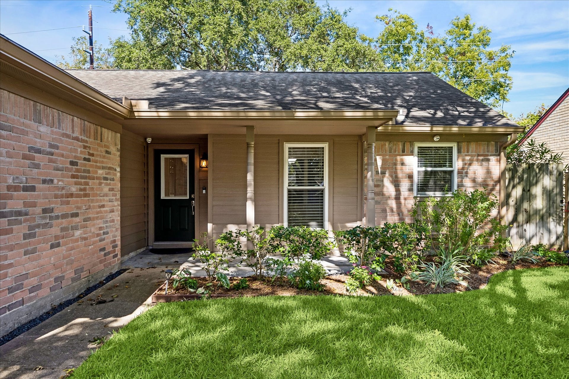 3911 Kitchen Hill Lane, Sugar Land, TX 77479 Charming curb appeal awaits with a welcoming front entry, attached two-car garage, and beautiful mature trees.