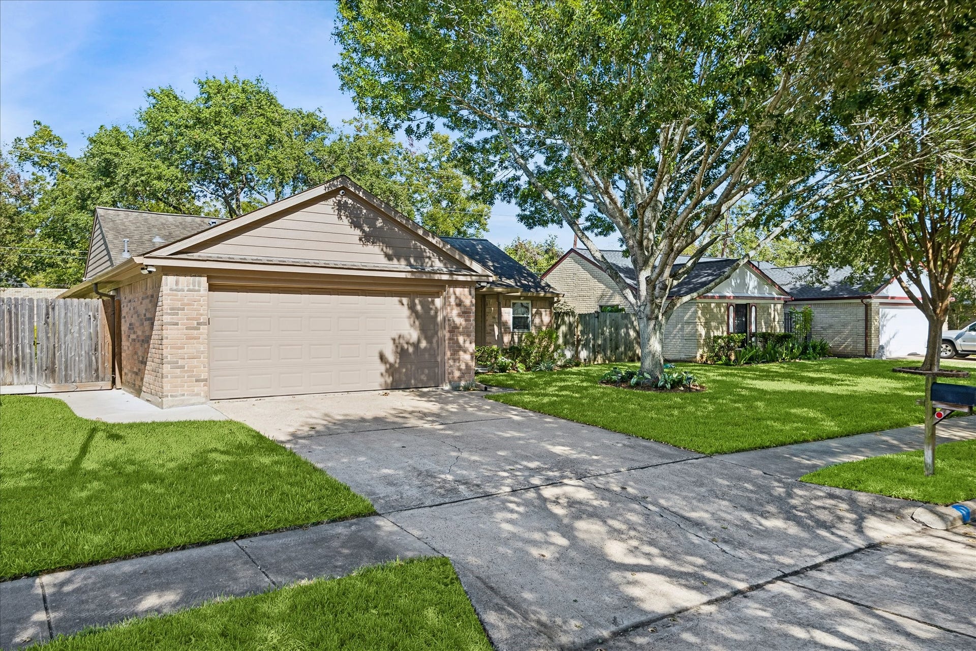 3911 Kitchen Hill Lane, Sugar Land, TX 77479 A welcoming front lawn, mature shade trees, and a spacious driveway create a lovely first impression.
