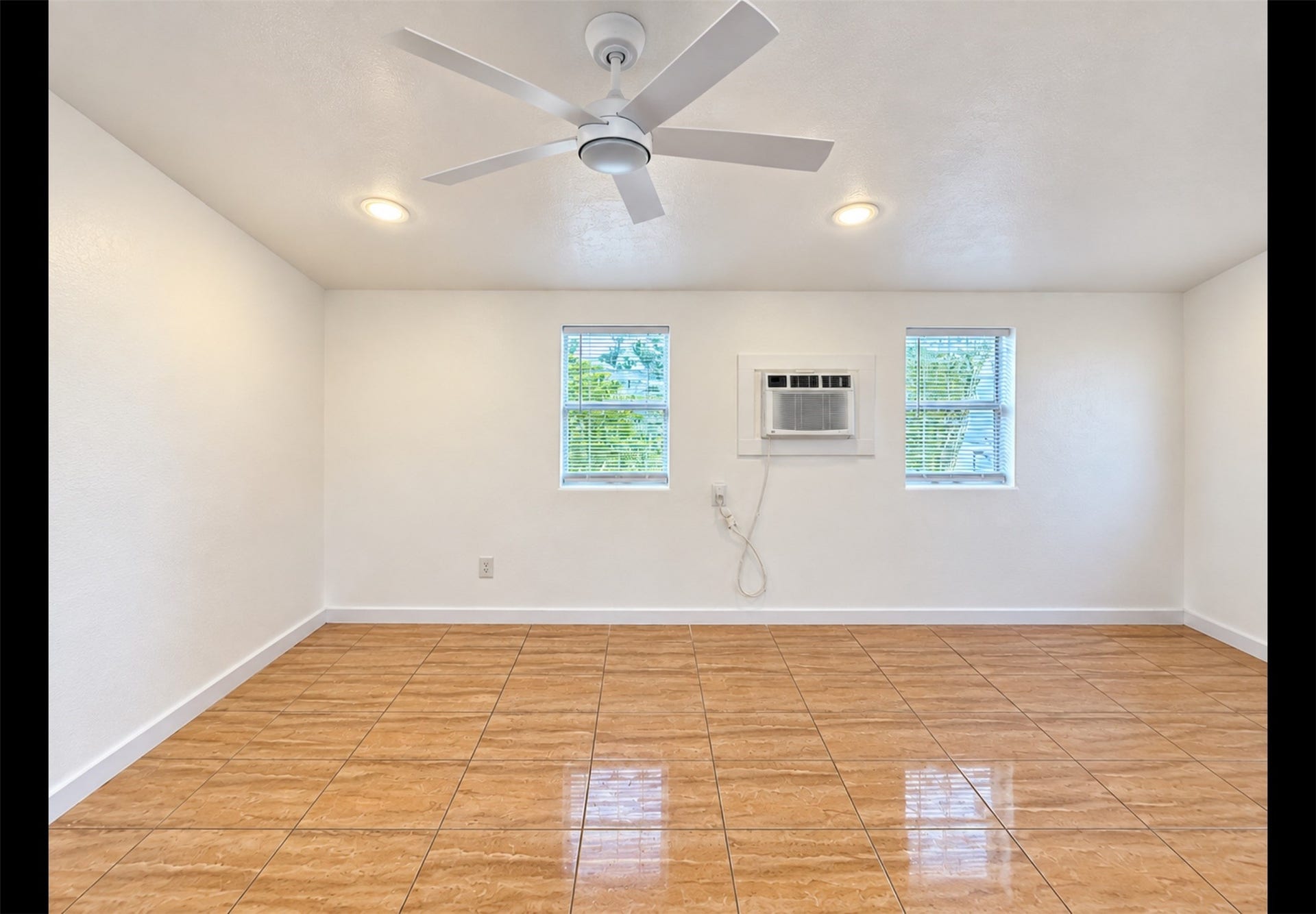712 E 32nd B Street E, Houston, TX 77022