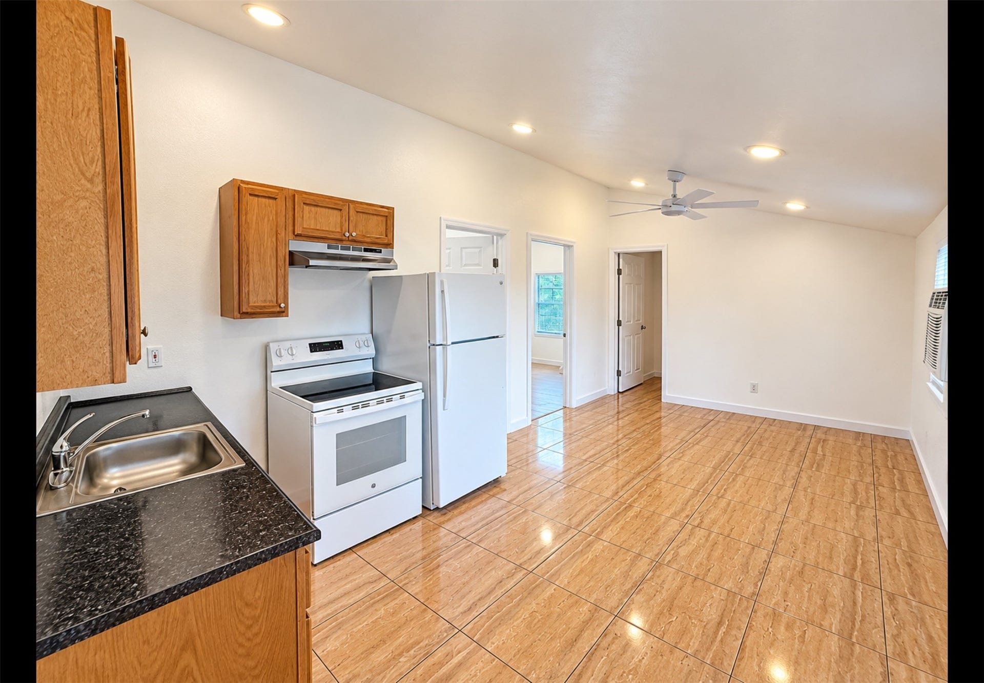 712 E 32nd B Street E, Houston, TX 77022
