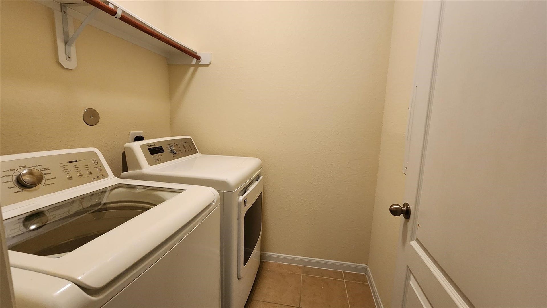 2318 Nashmor Drive, Sugar Land, TX 77479 2318 Nashmor Drive, Sugar Land, TX 77479