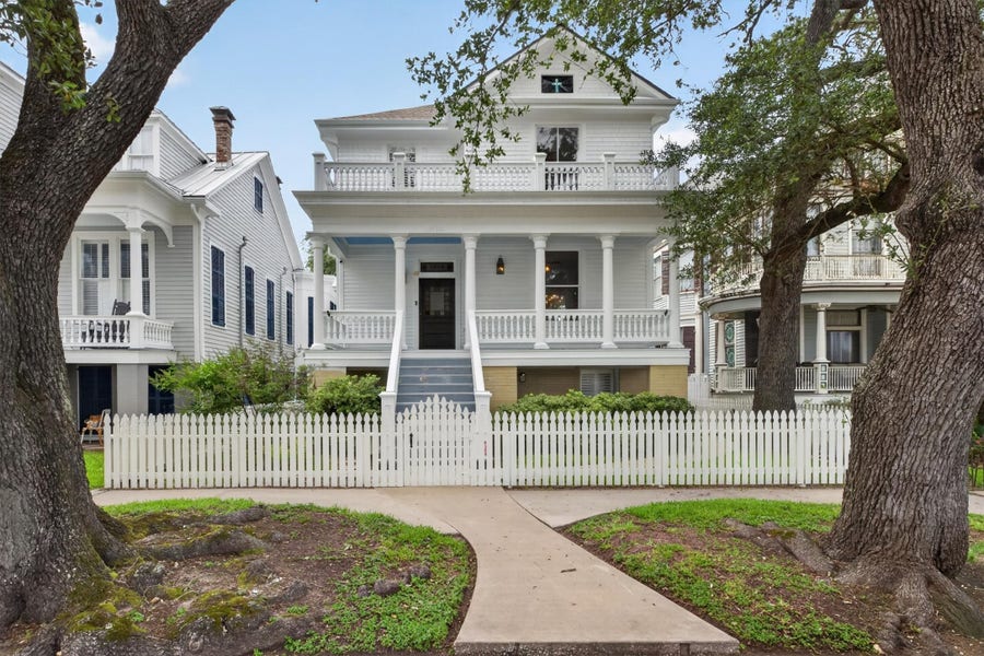 Property photo for 1324 Sealy Street, Galveston, TX