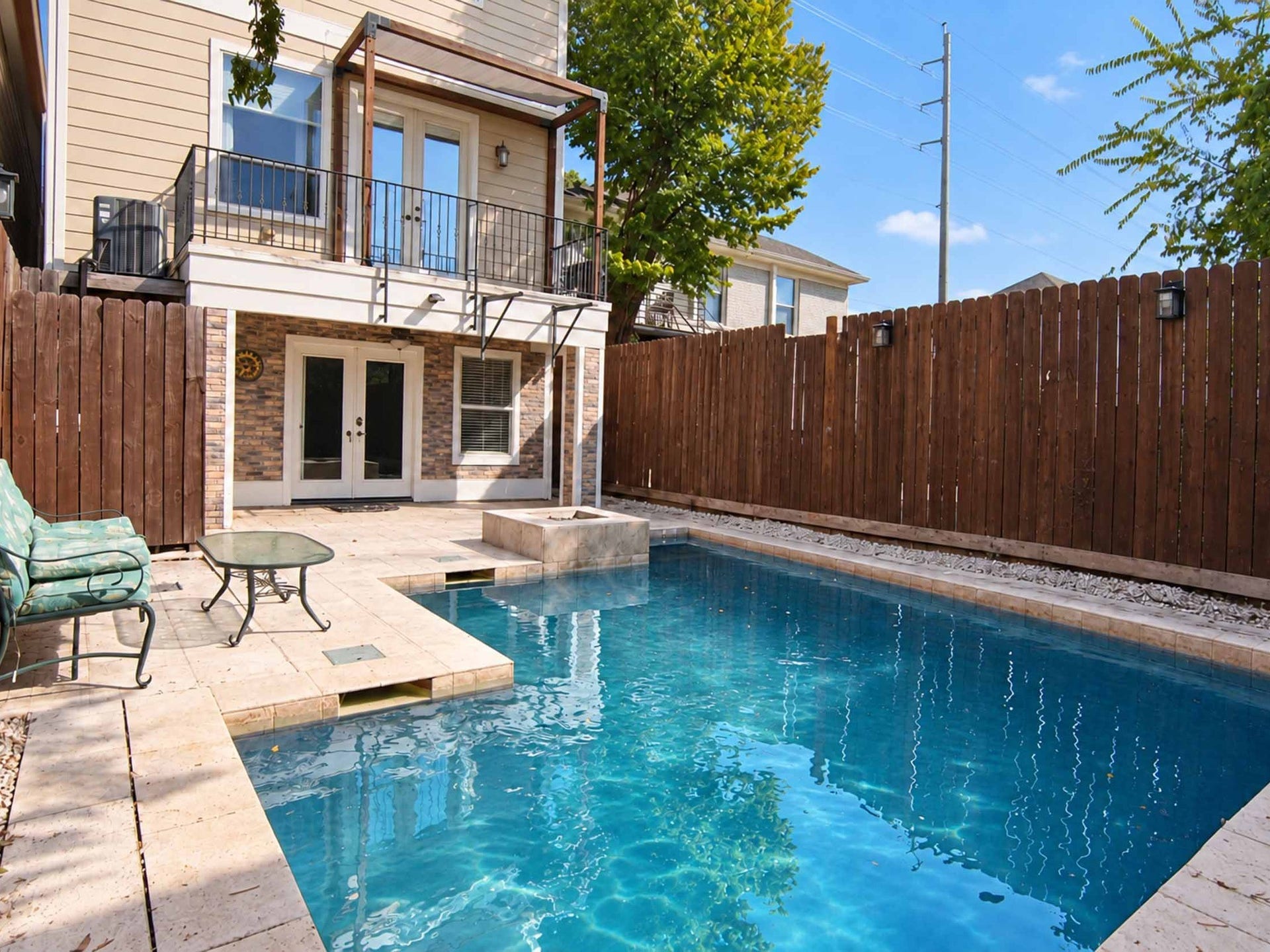 1716 Dunlavy Street, Houston, TX 77006 Pool for entertaining a relaxing.